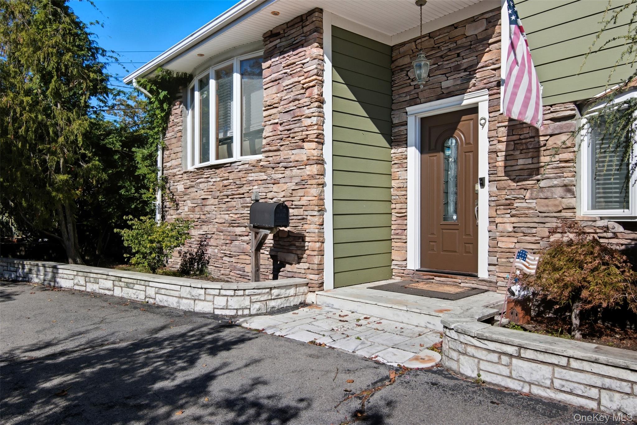 9 Coral Court, Malverne, NY 11565