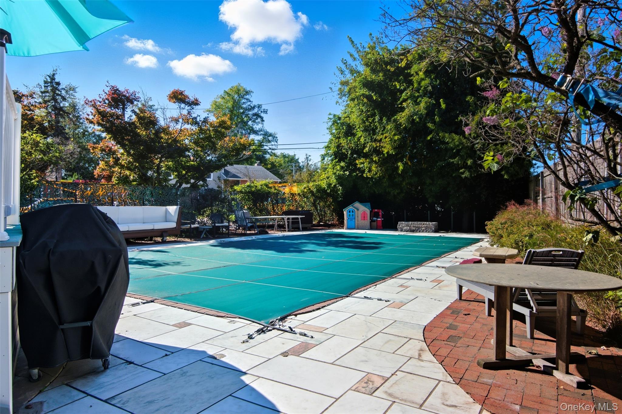 9 Coral Court, Malverne, NY 11565