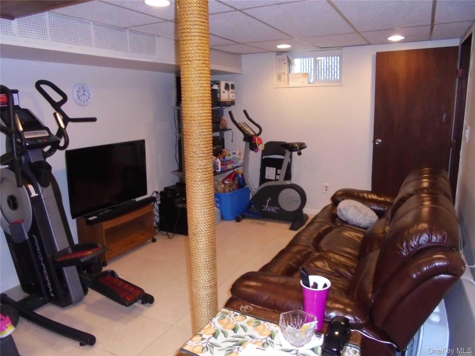 915 Wallace Avenue, Baldwin, NY 11510