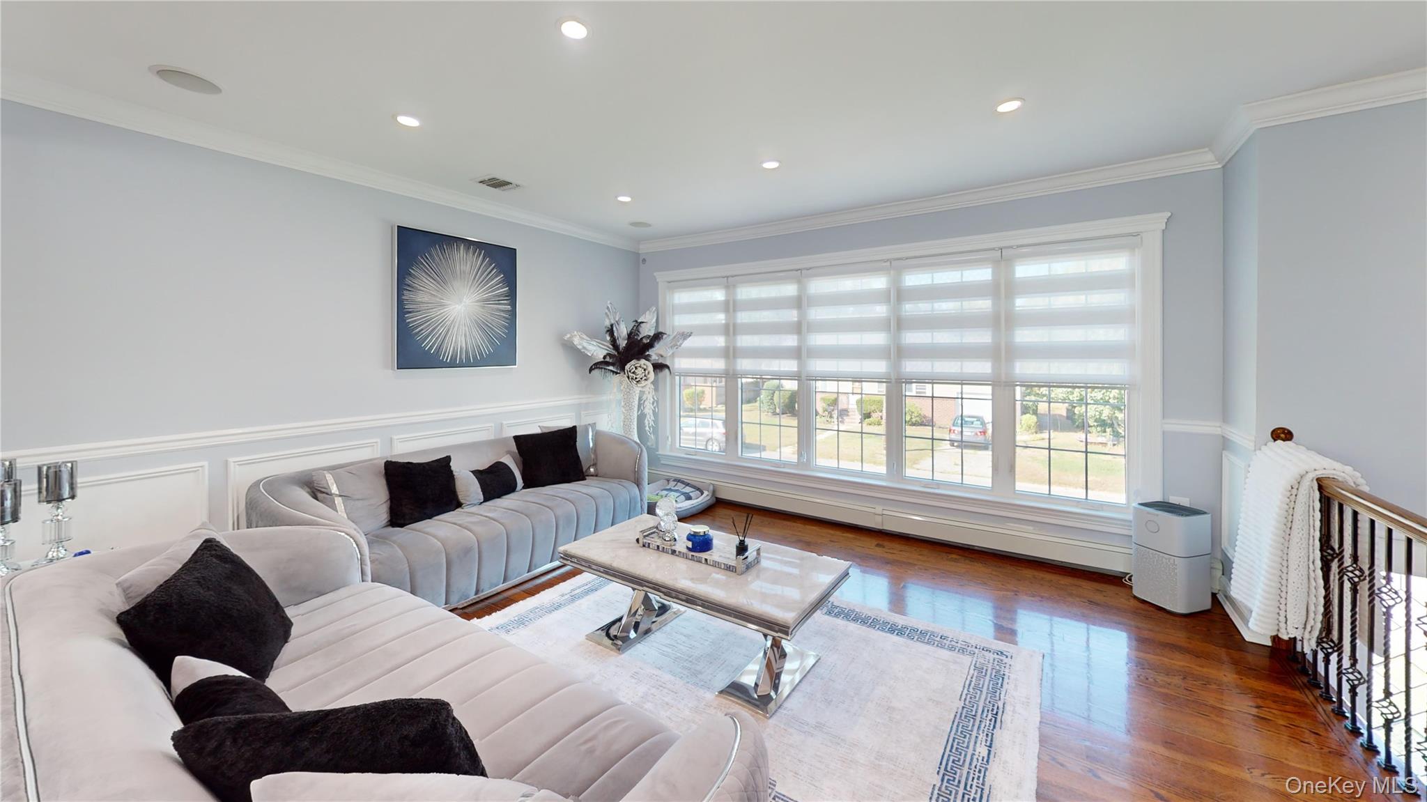 125 Spruce Street, Lindenhurst, NY 11757