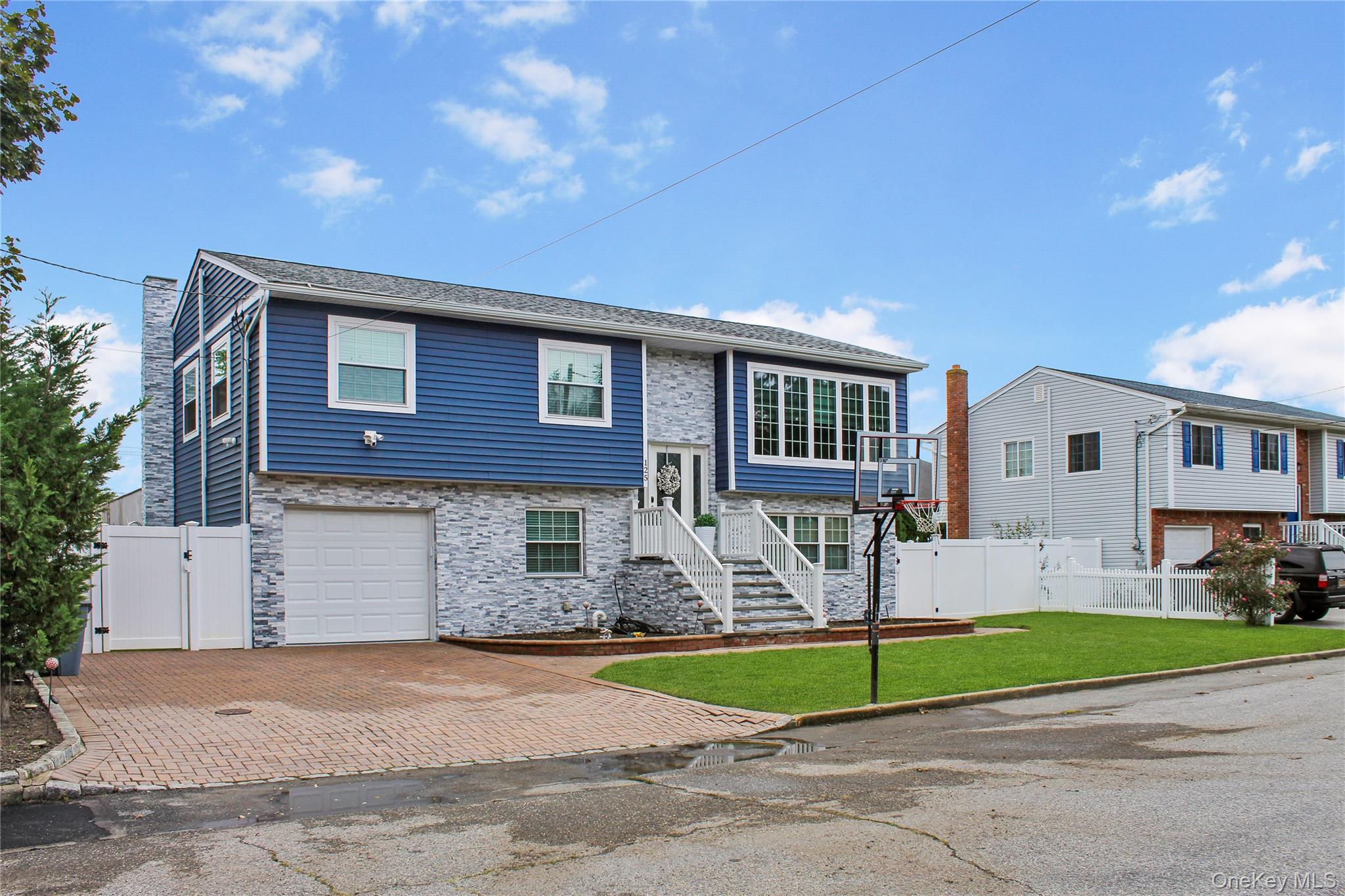 125 Spruce Street, Lindenhurst, NY 11757