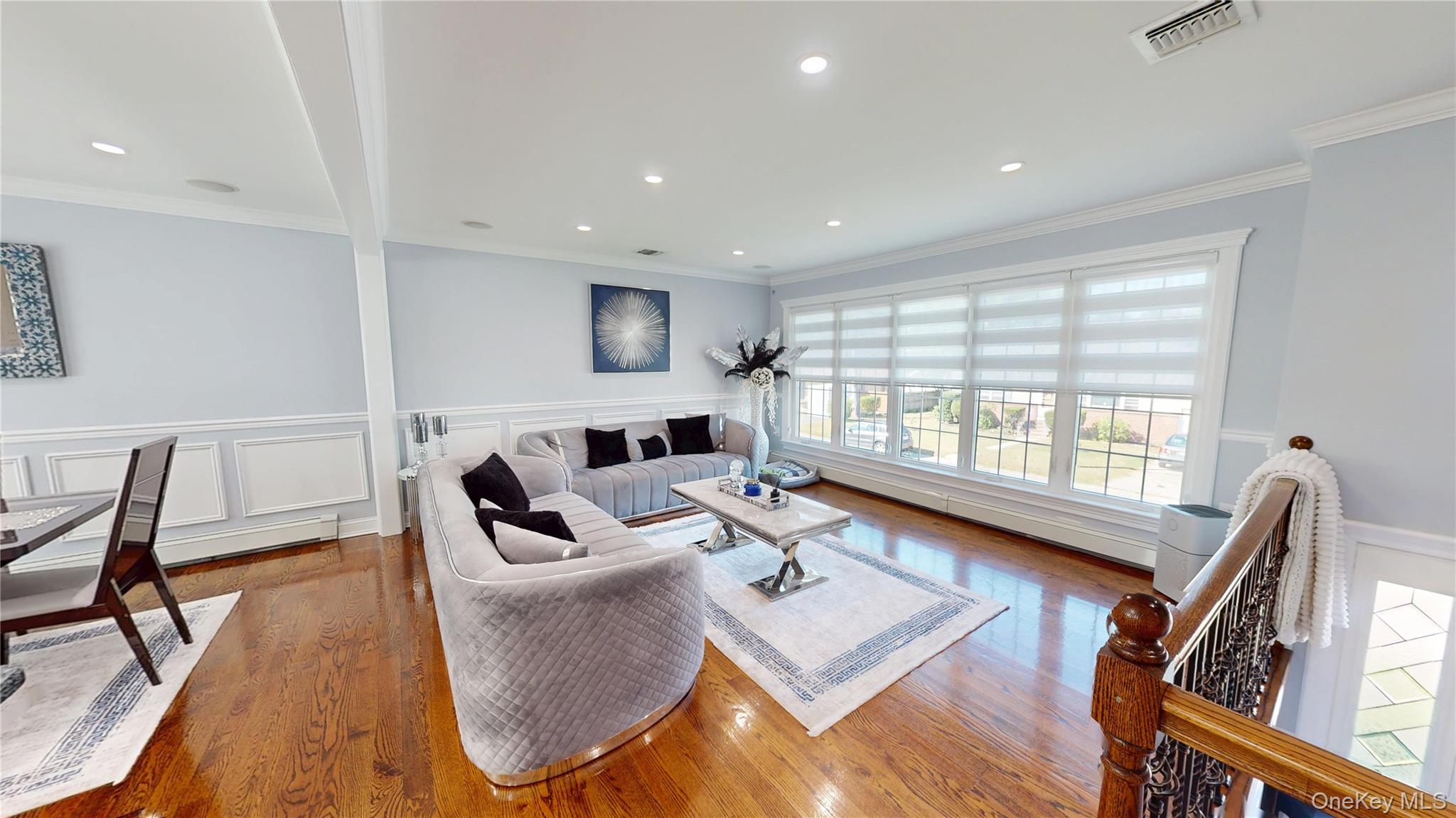 125 Spruce Street, Lindenhurst, NY 11757