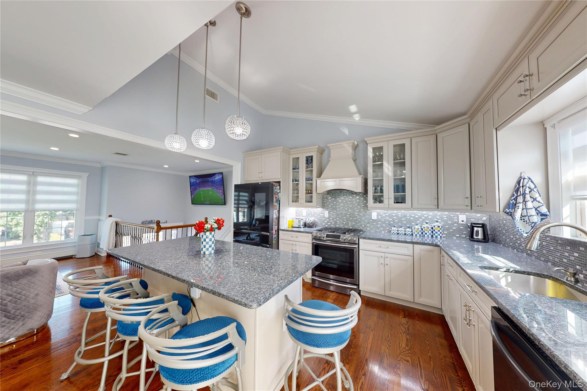 125 Spruce Street, Lindenhurst, NY 11757