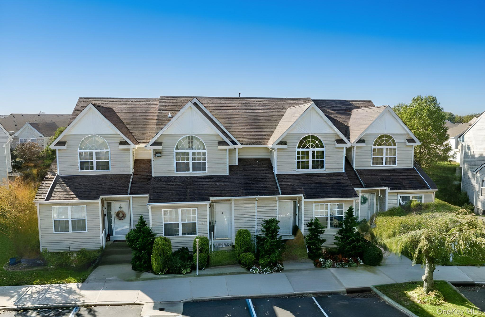 14 Heckscher Spur Drive, East Islip, NY 11730