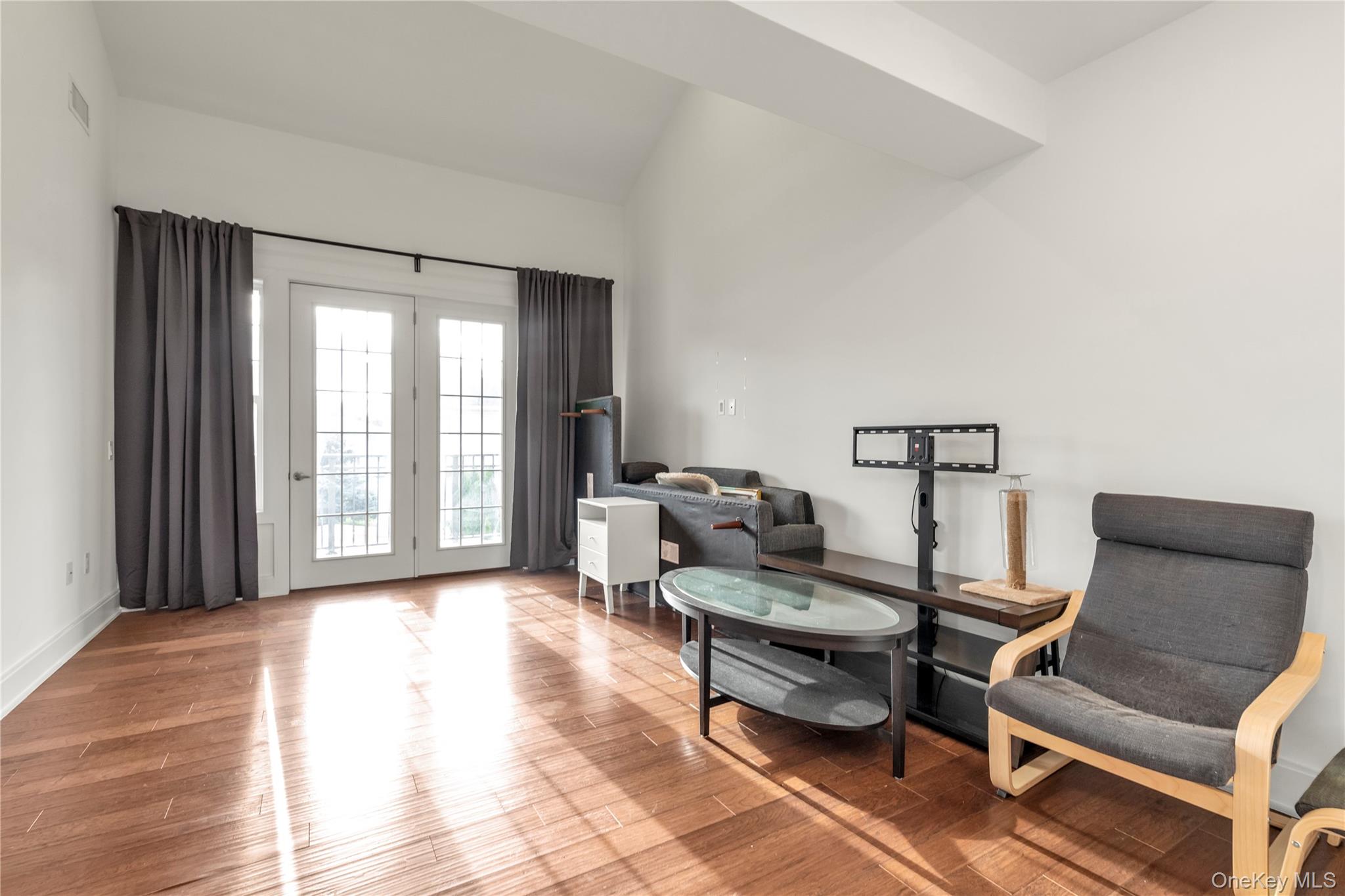 404 White Rose Lane # 404, East Meadow, NY 11554