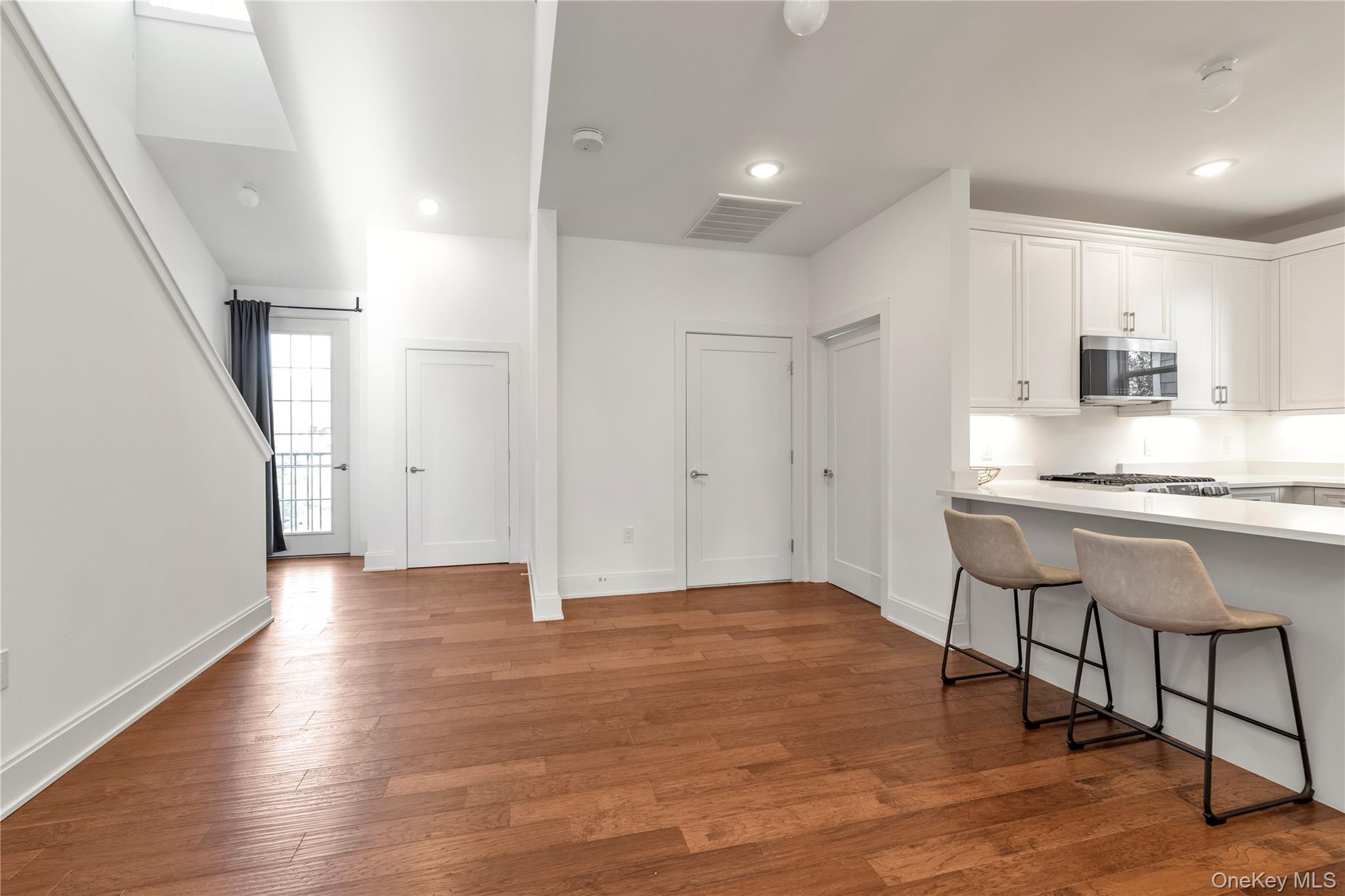 404 White Rose Lane # 404, East Meadow, NY 11554