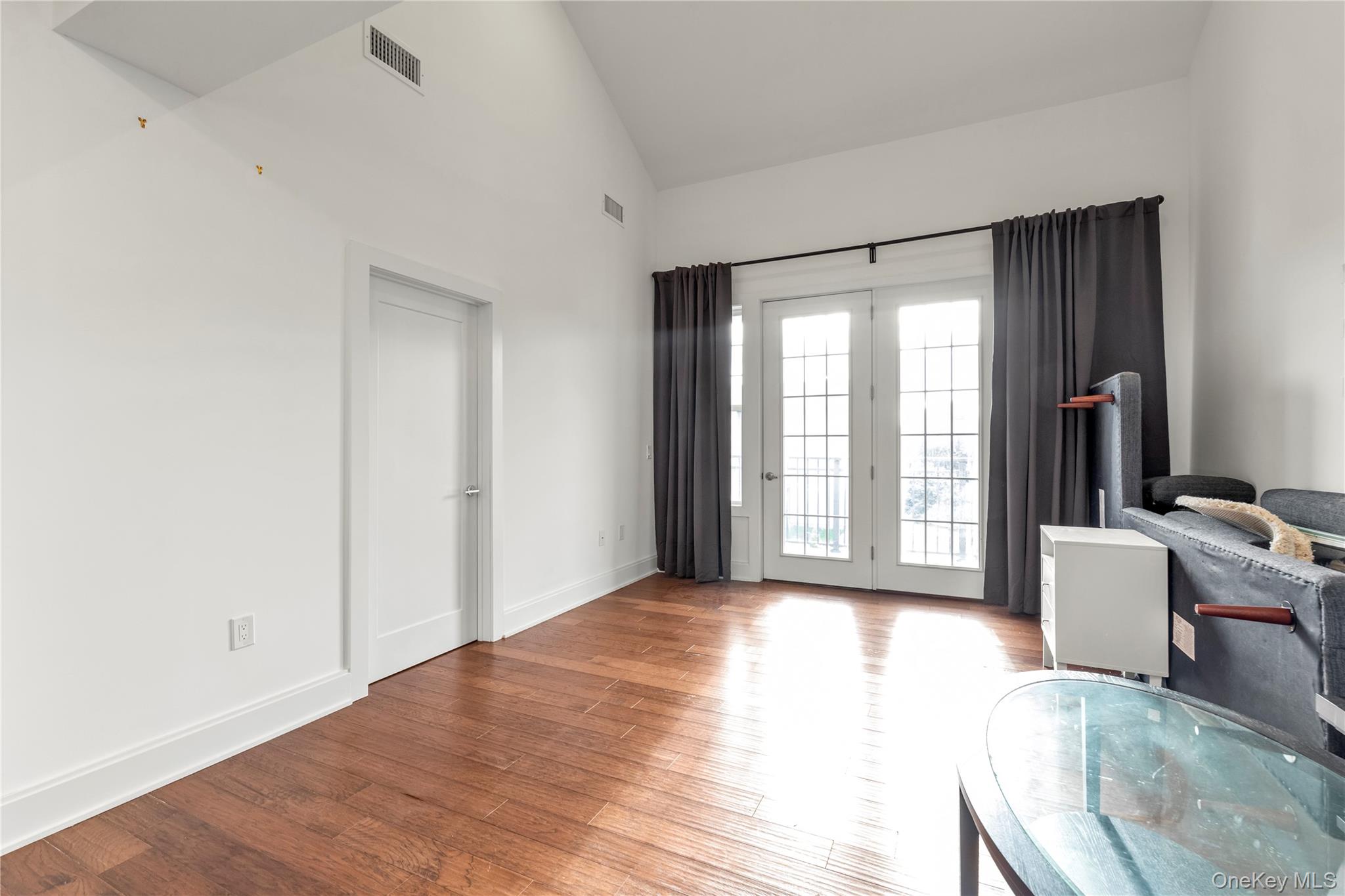 404 White Rose Lane # 404, East Meadow, NY 11554