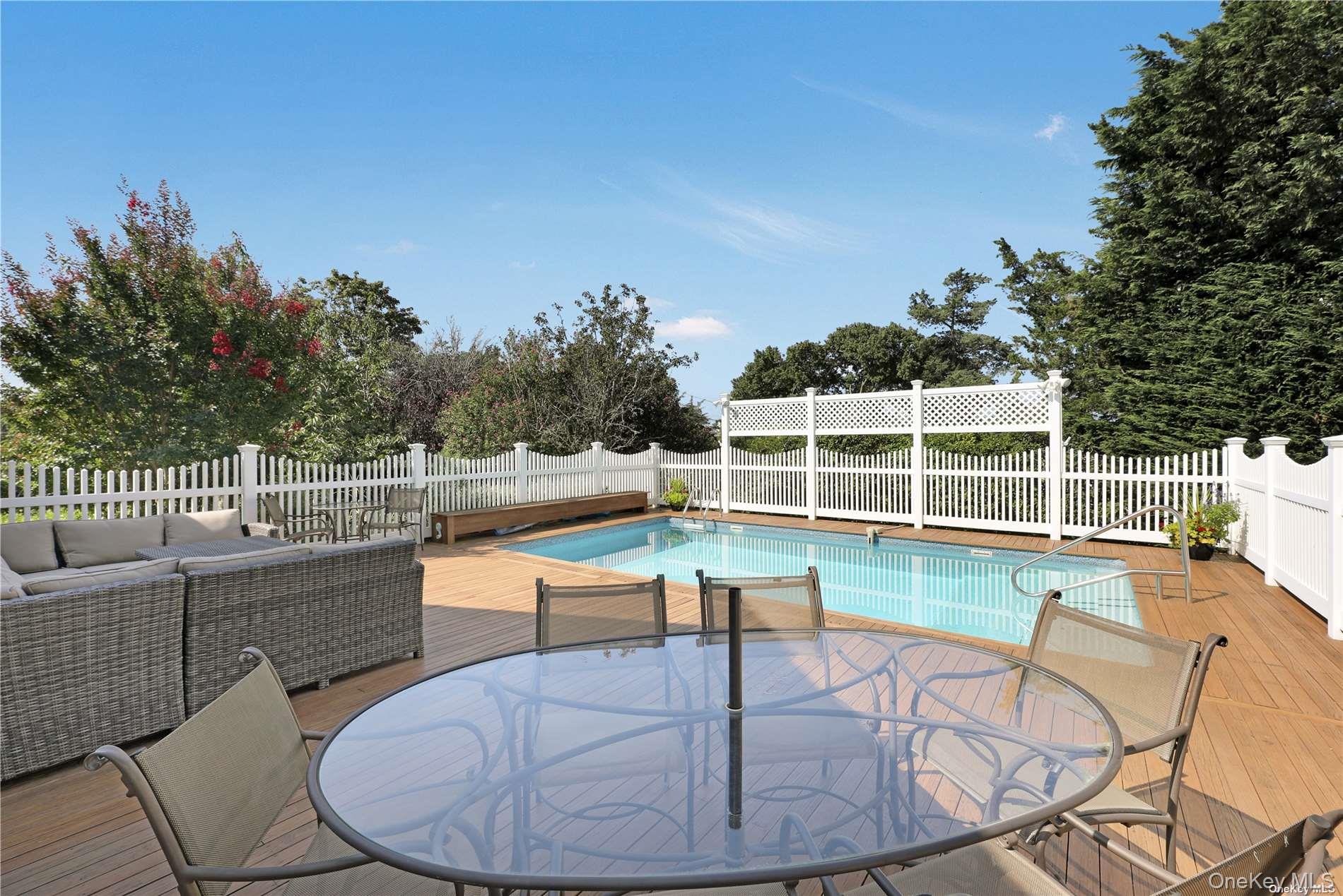 2 Bayview Road, Remsenburg, NY 11960