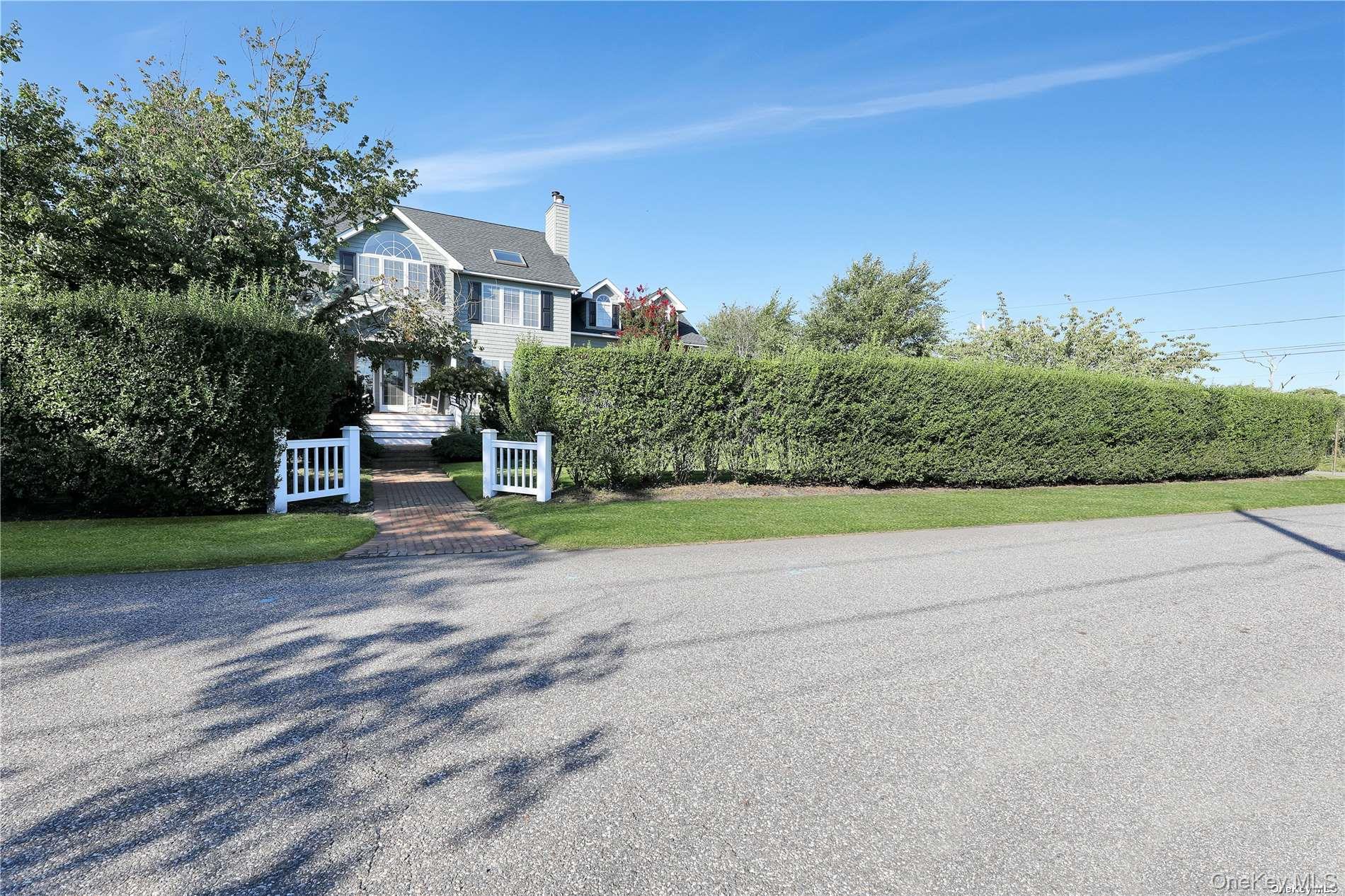 2 Bayview Road, Remsenburg, NY 11960