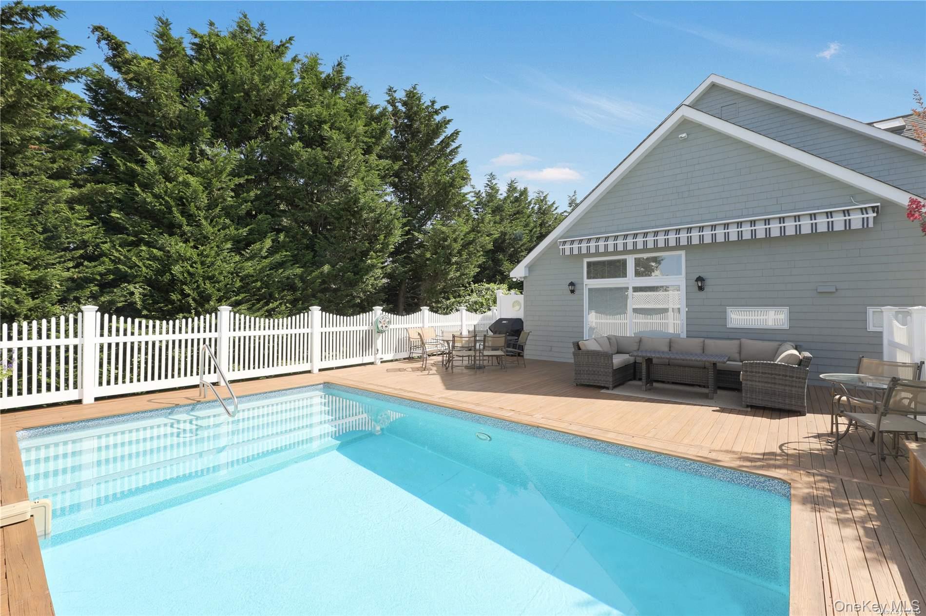 2 Bayview Road, Remsenburg, NY 11960