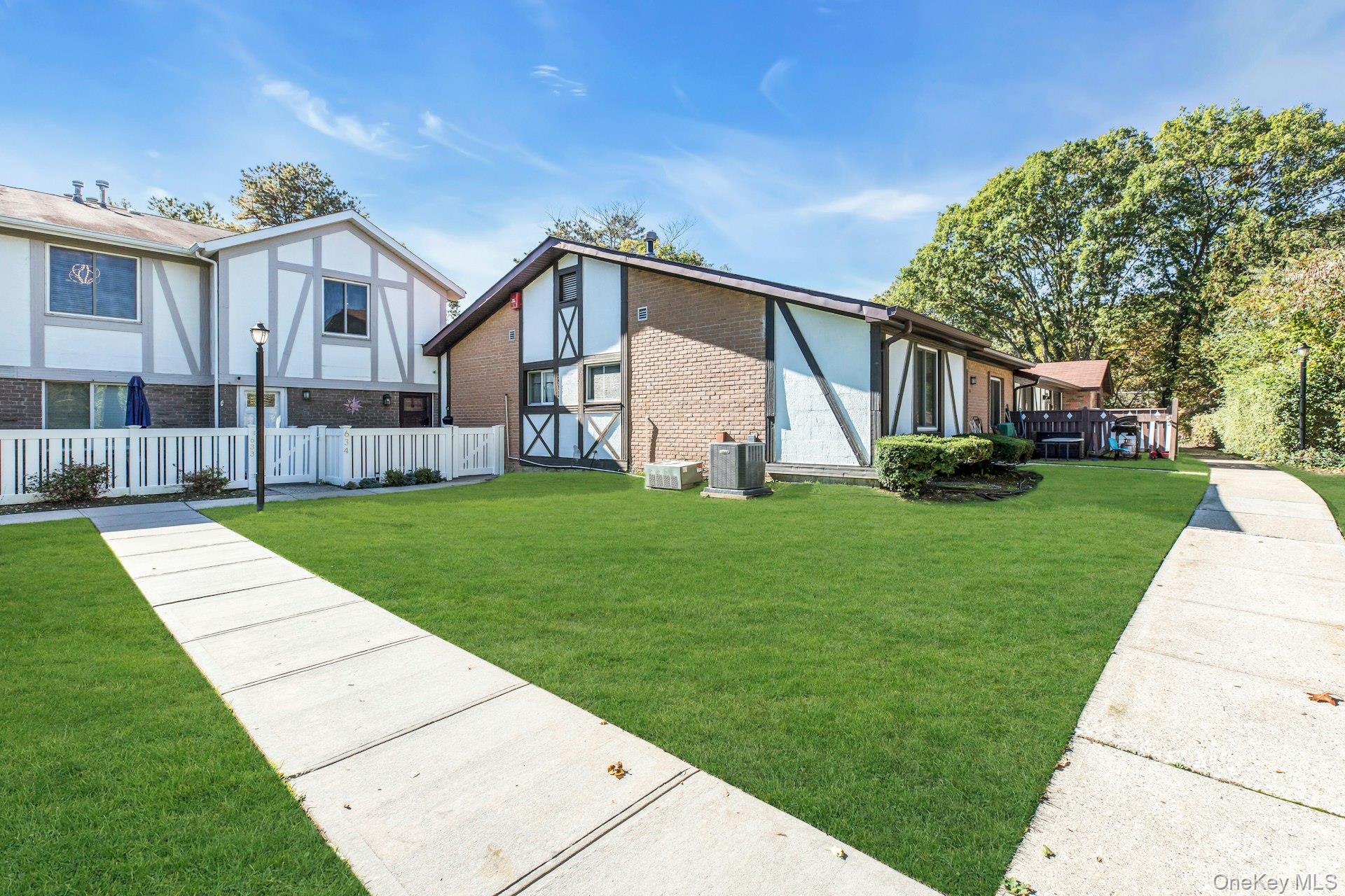 634 W End Drive, Medford, NY 11763