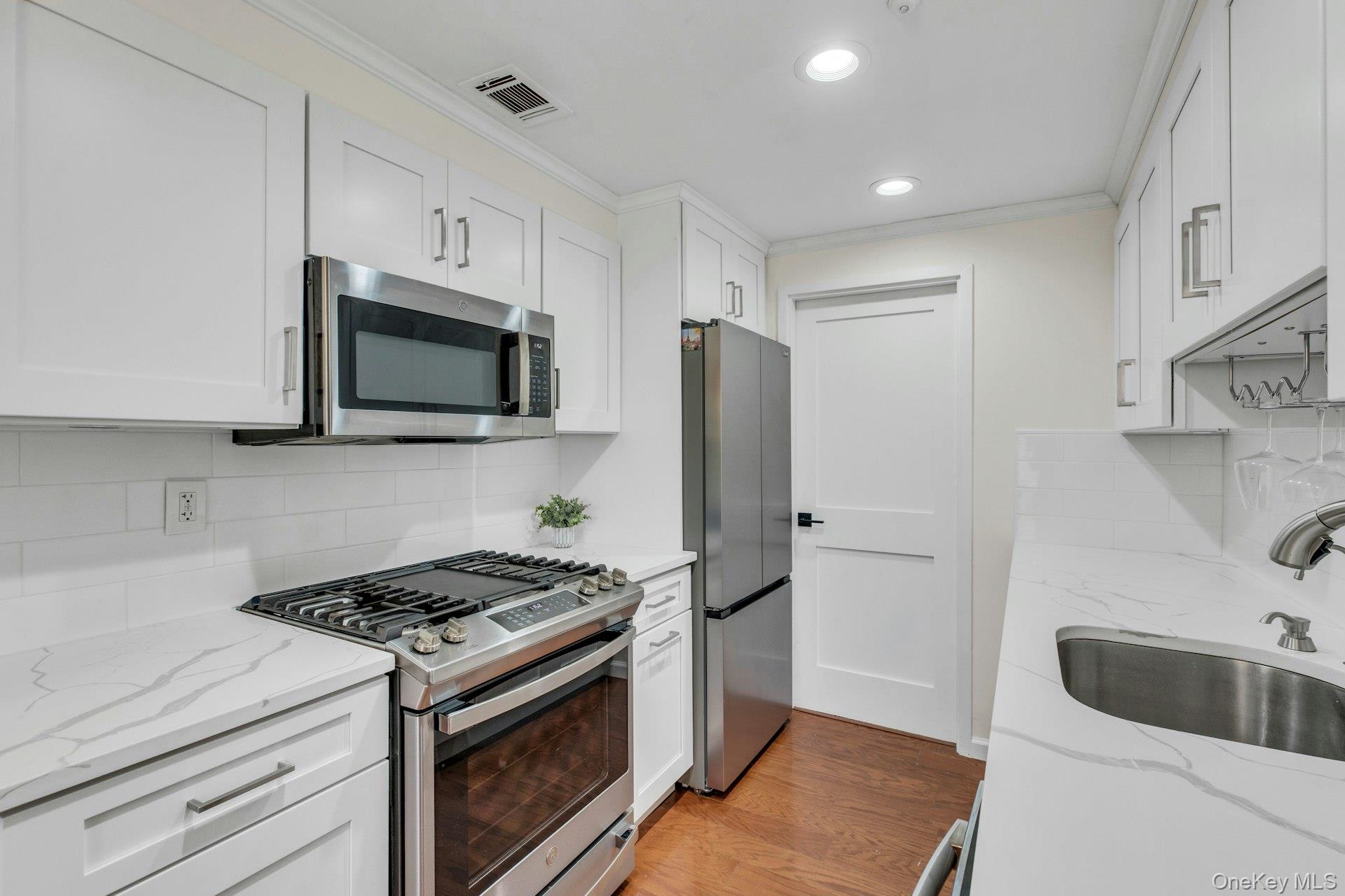 634 W End Drive, Medford, NY 11763