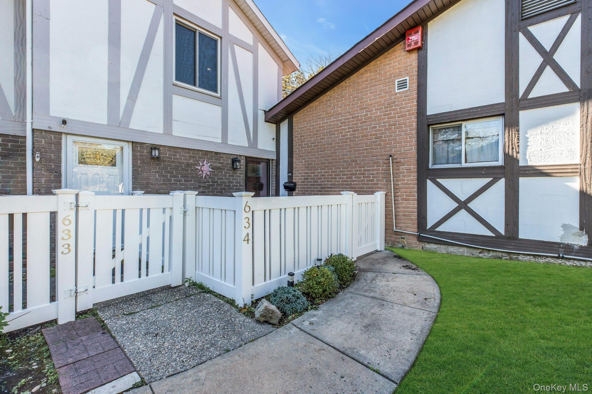 634 W End Drive, Medford, NY 11763