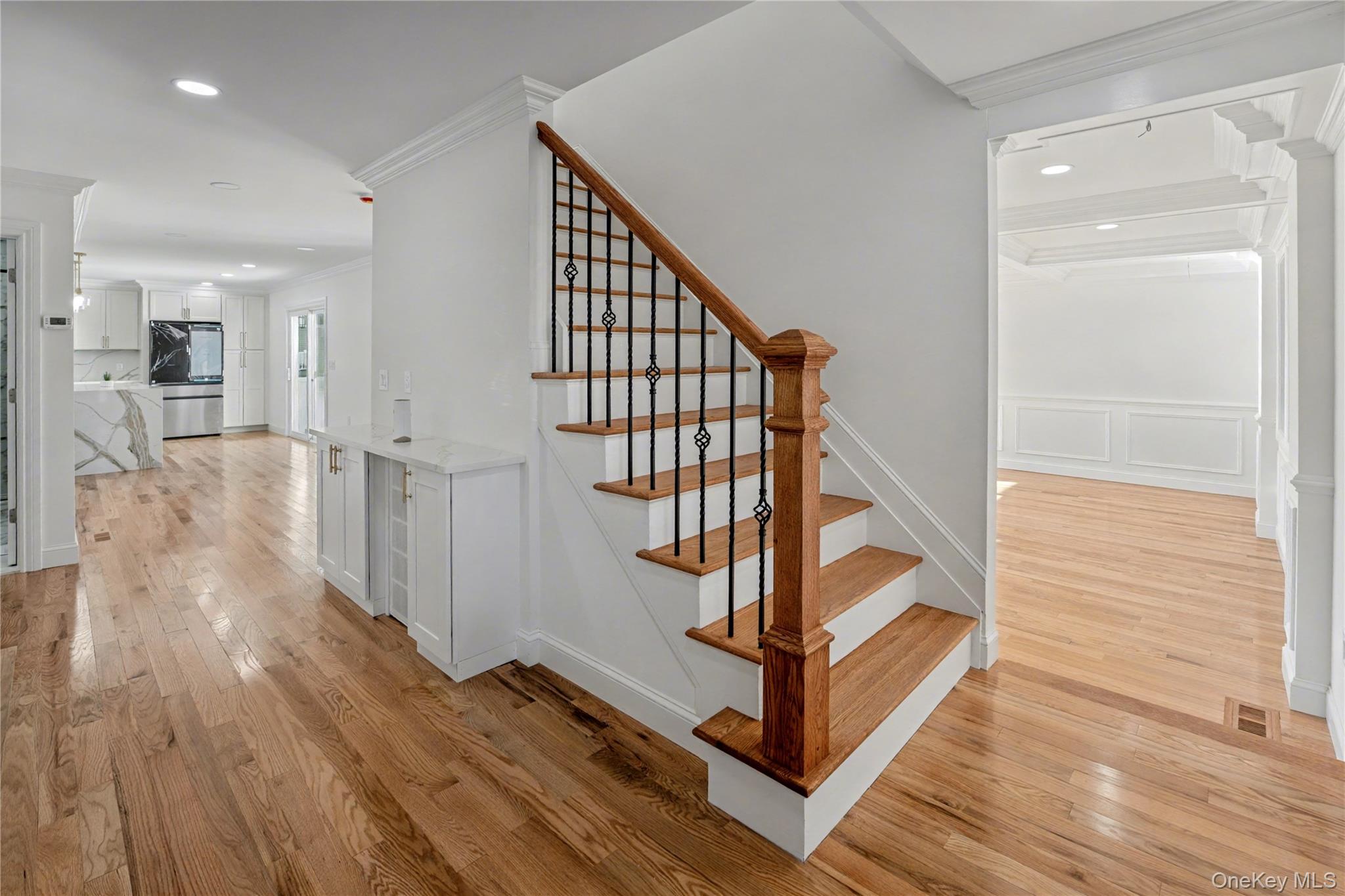 219 Granada Parkway, Lindenhurst, NY 11757