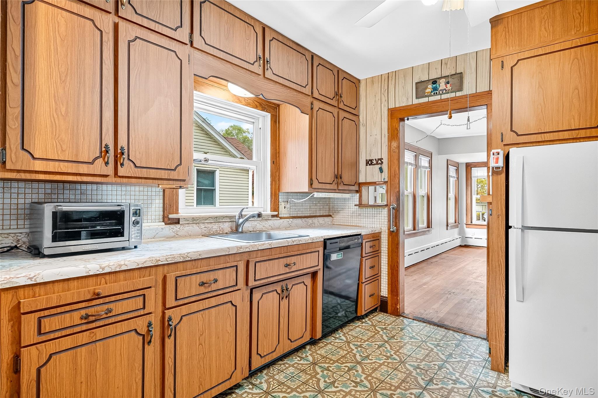 18 Oakwood Road, Bardonia, NY 10954