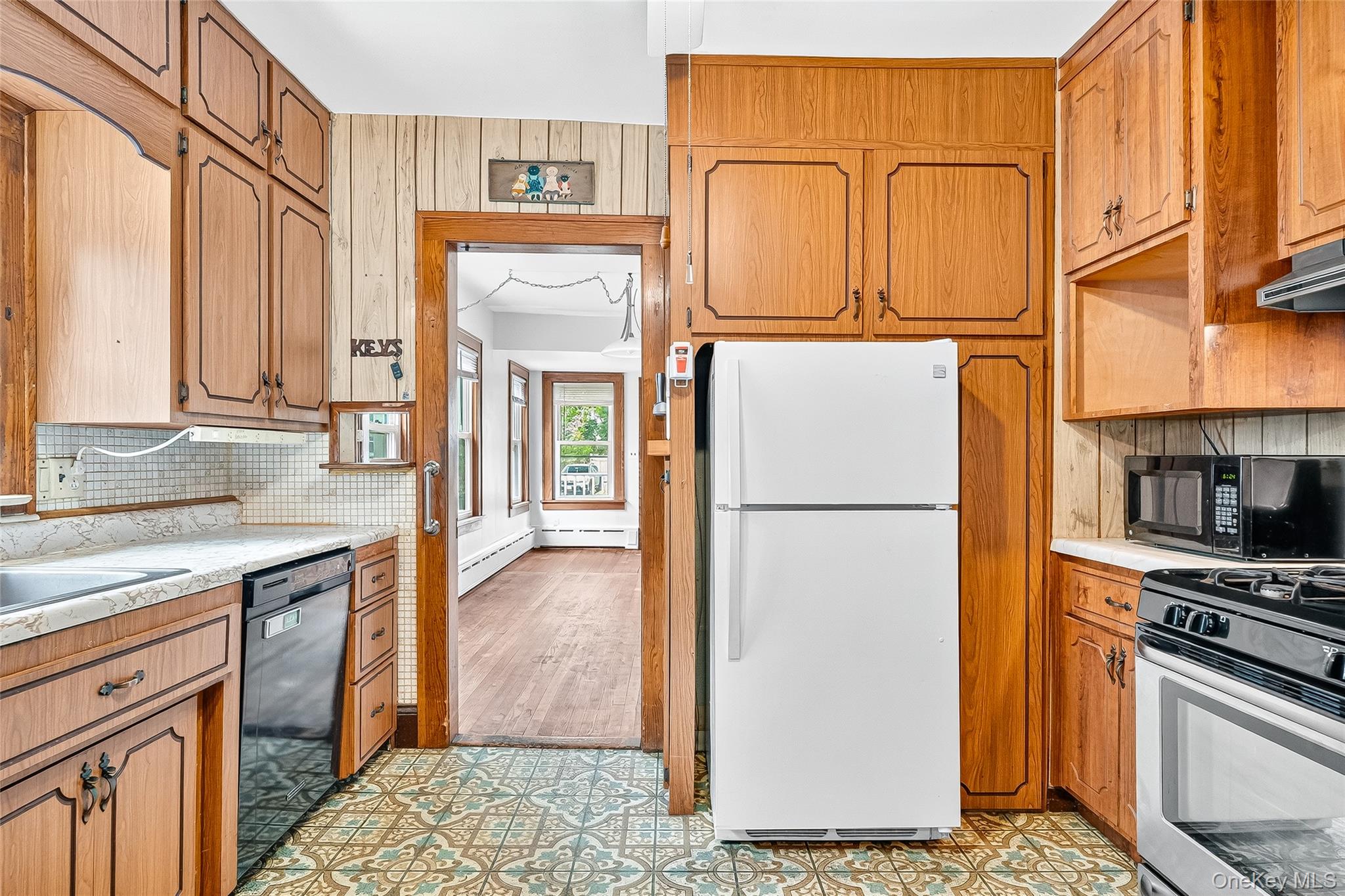 18 Oakwood Road, Bardonia, NY 10954