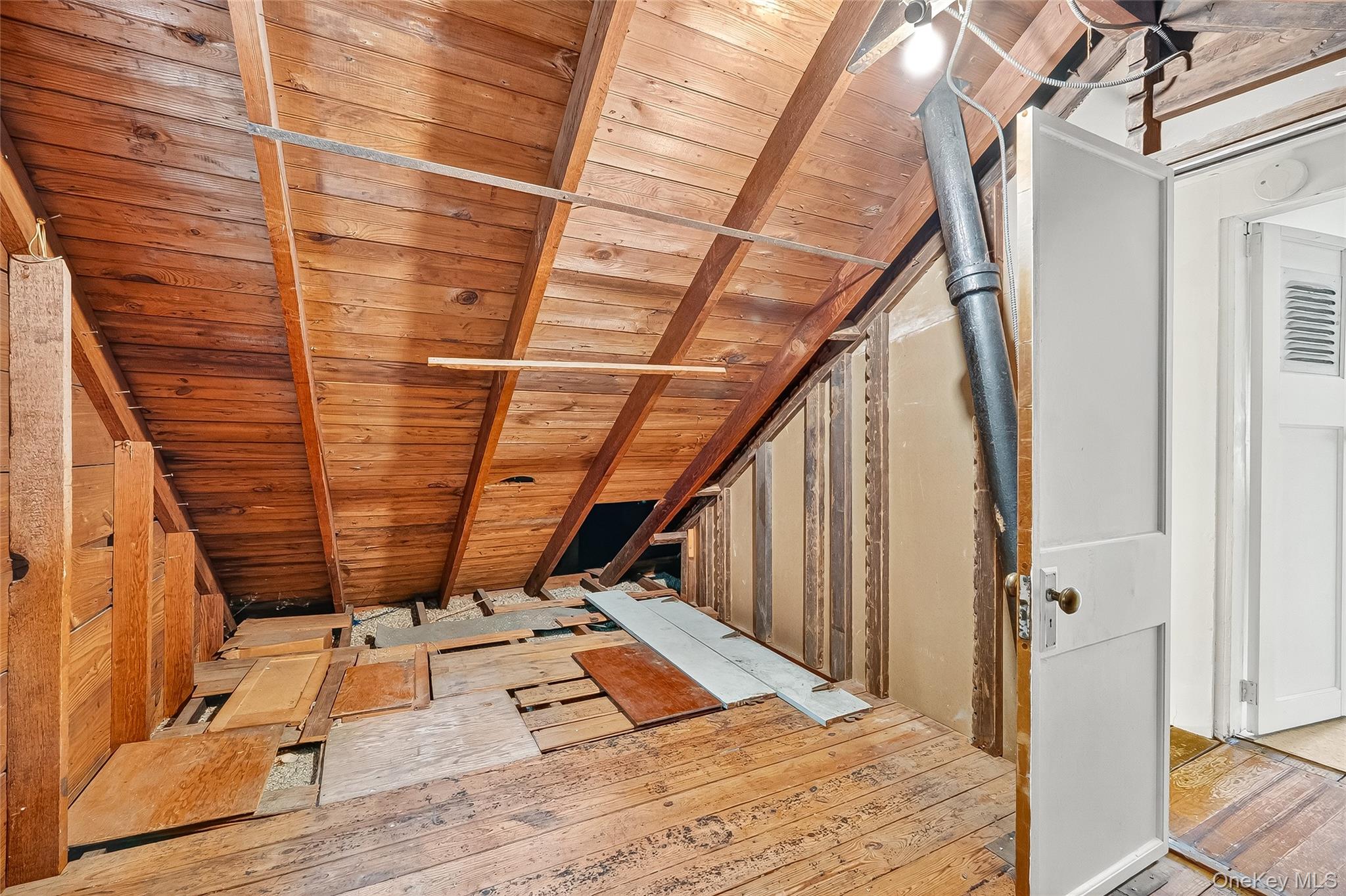 18 Oakwood Road, Bardonia, NY 10954