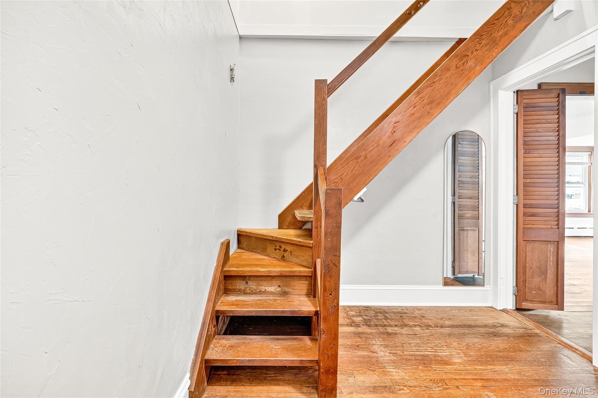 18 Oakwood Road, Bardonia, NY 10954