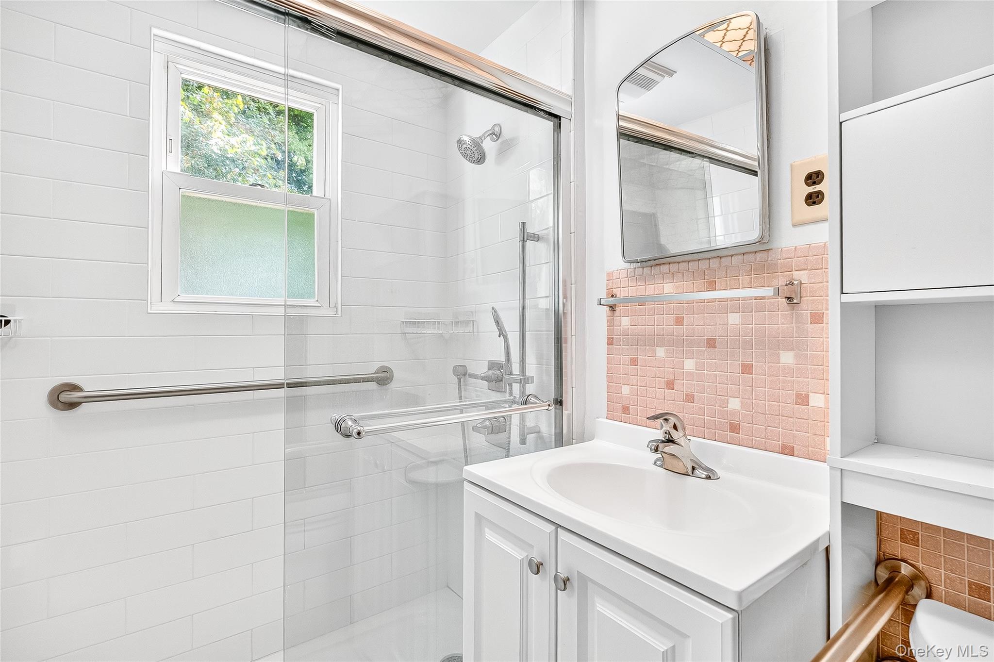 18 Oakwood Road, Bardonia, NY 10954