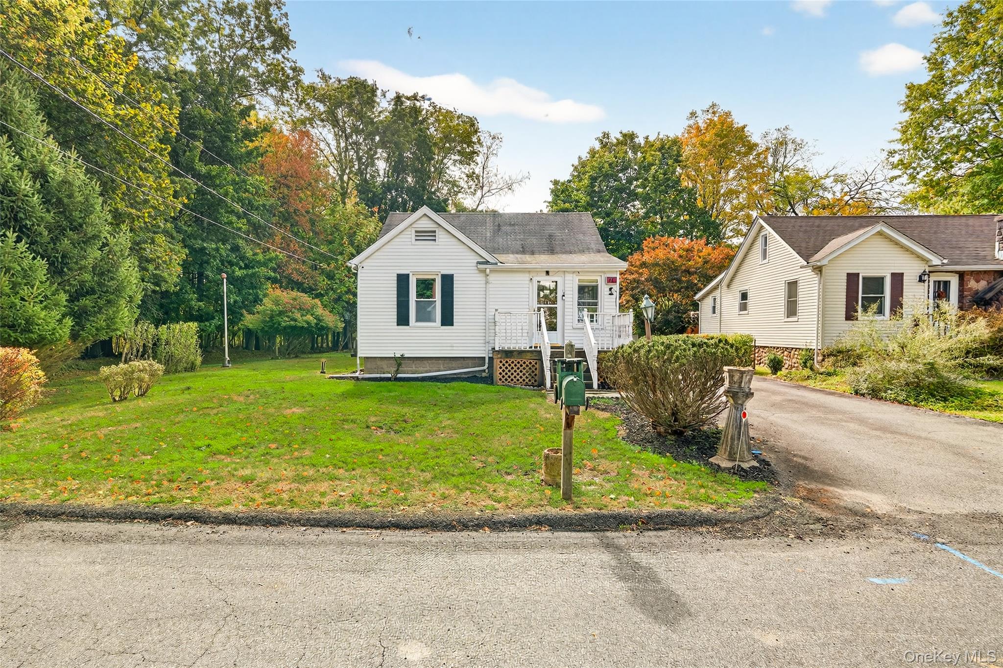 18 Oakwood Road, Bardonia, NY 10954