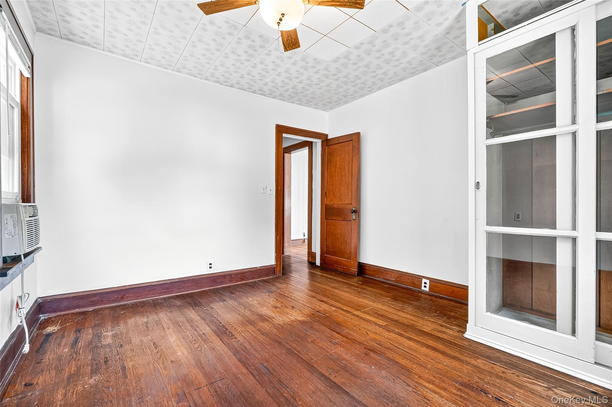 18 Oakwood Road, Bardonia, NY 10954