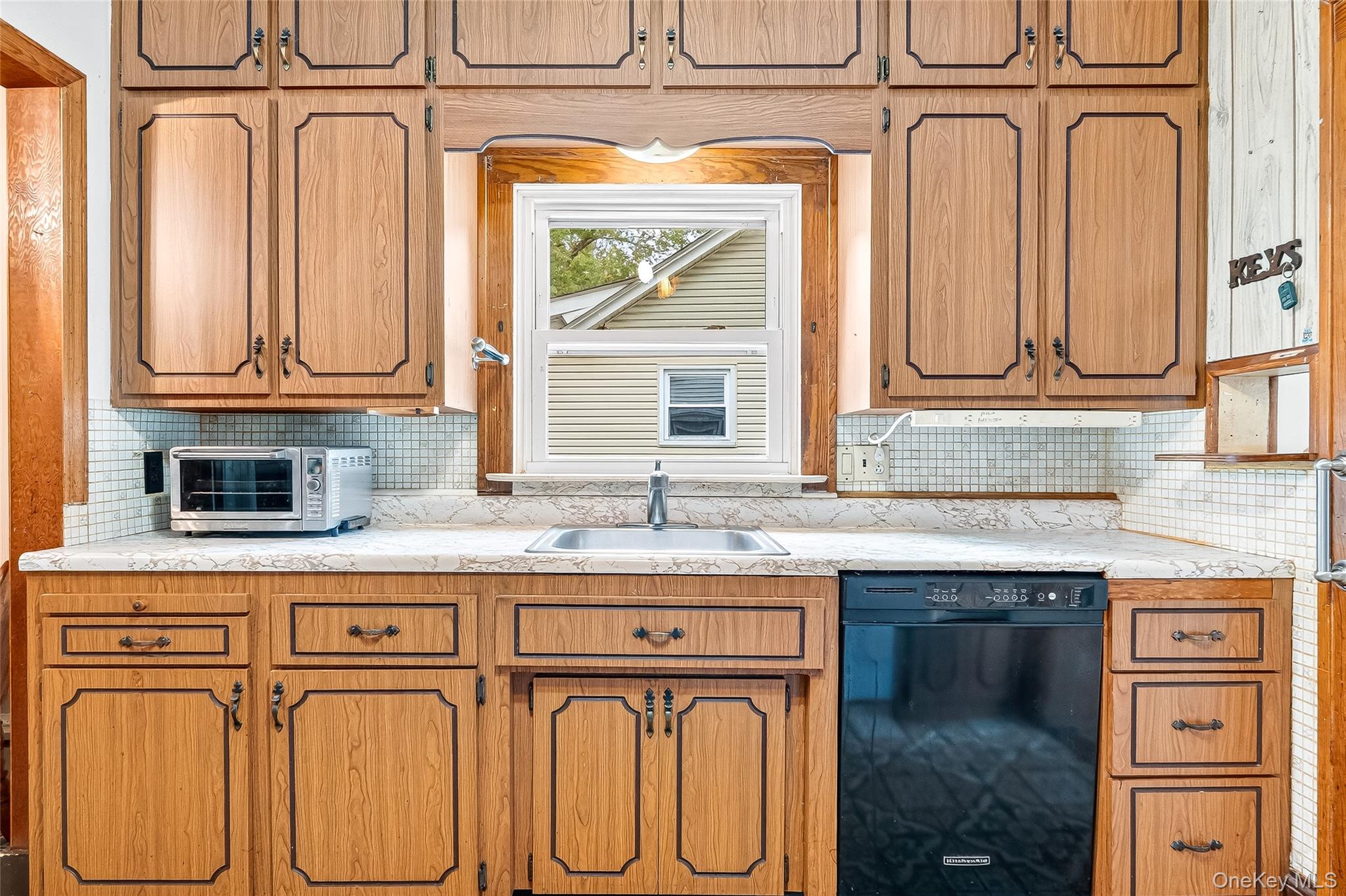 18 Oakwood Road, Bardonia, NY 10954