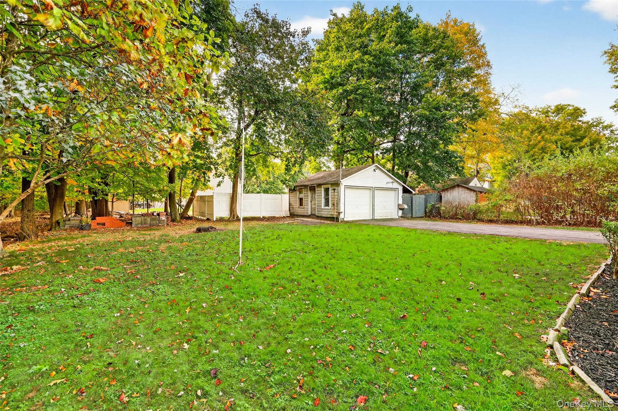 18 Oakwood Road, Bardonia, NY 10954