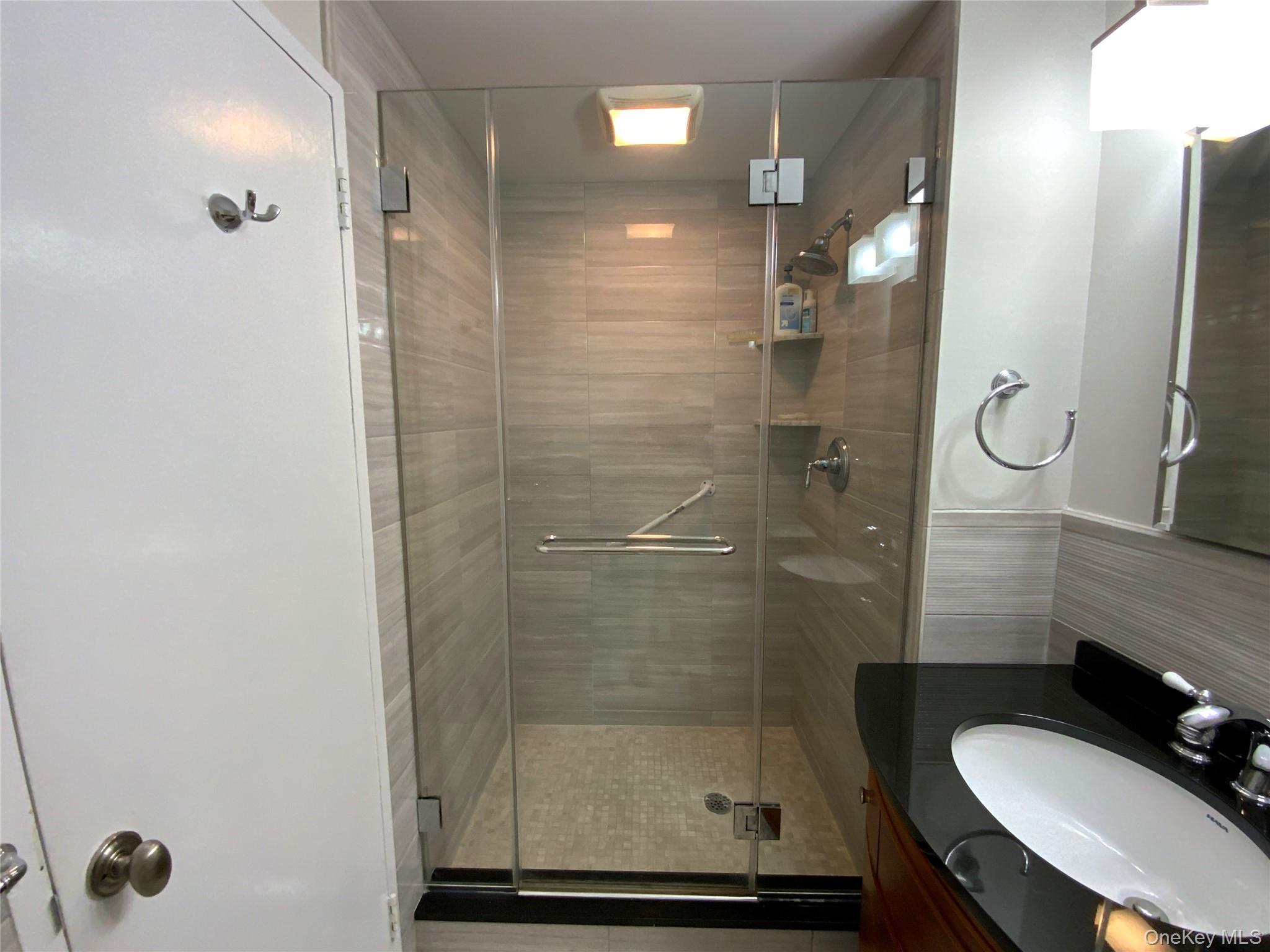 27010 Grand Central Parkway # 8H, Floral Park, NY 11005