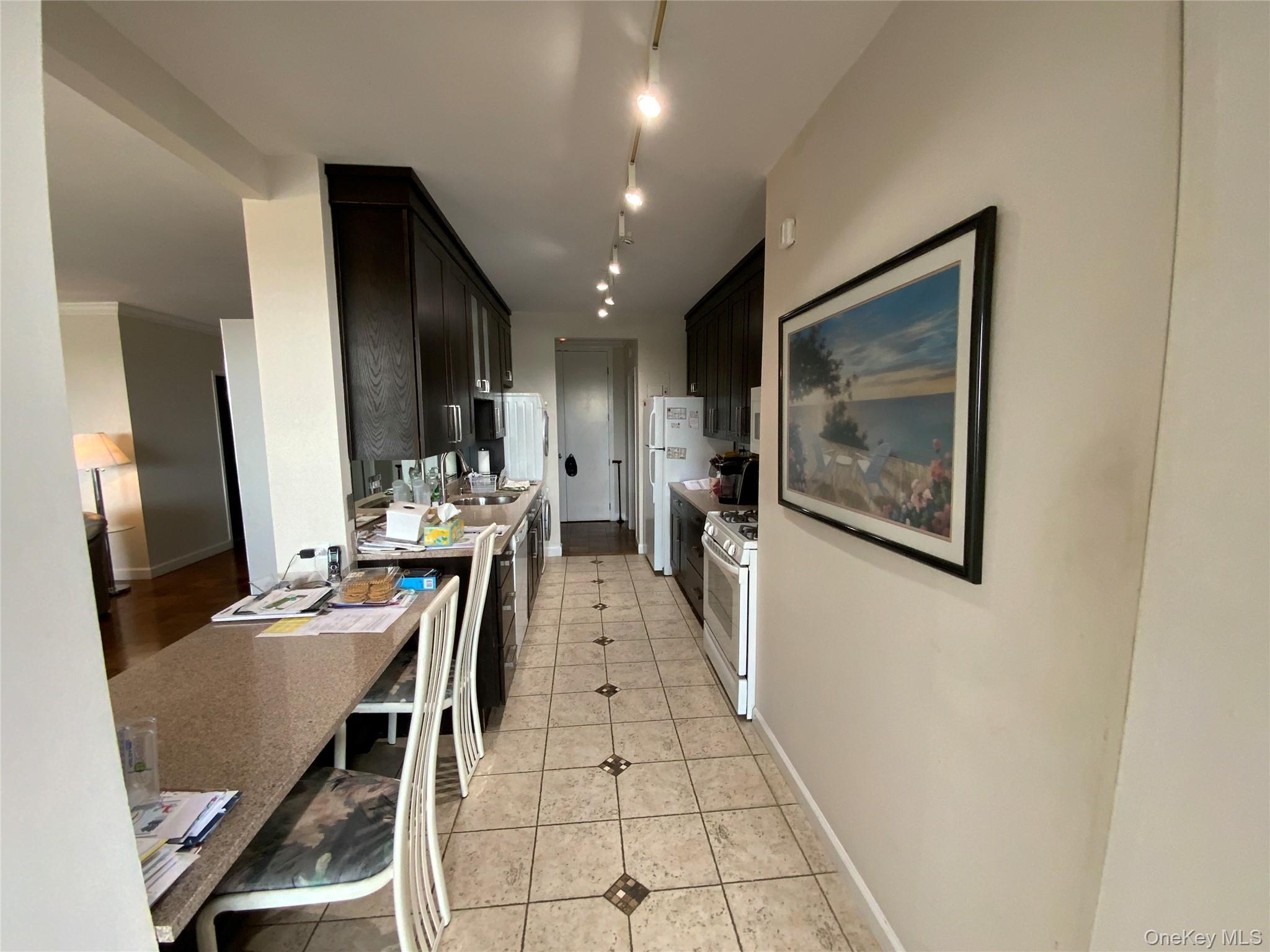 27010 Grand Central Parkway # 8H, Floral Park, NY 11005