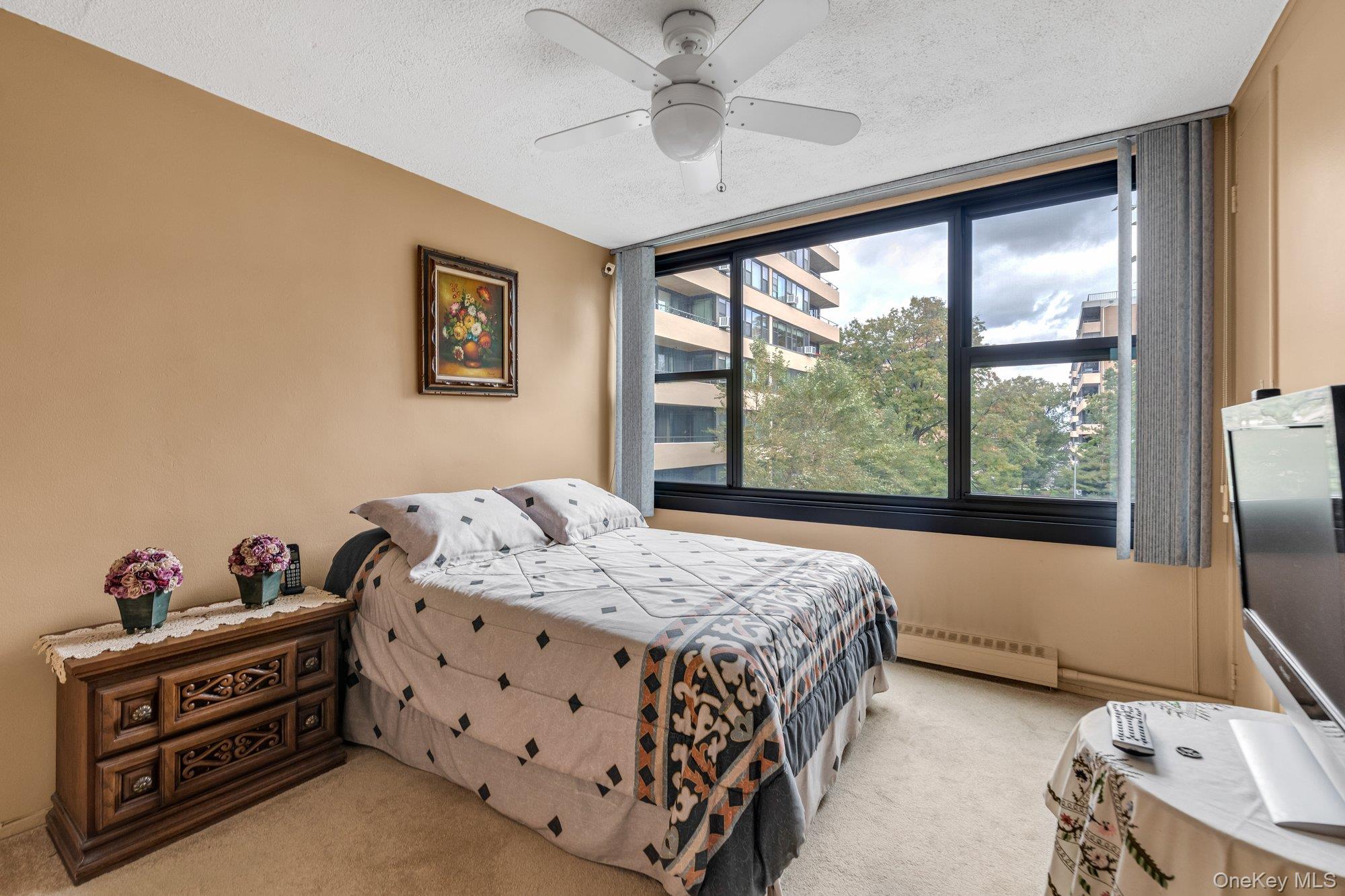 10-01 162 St # 4A, Beechhurst, NY 11357