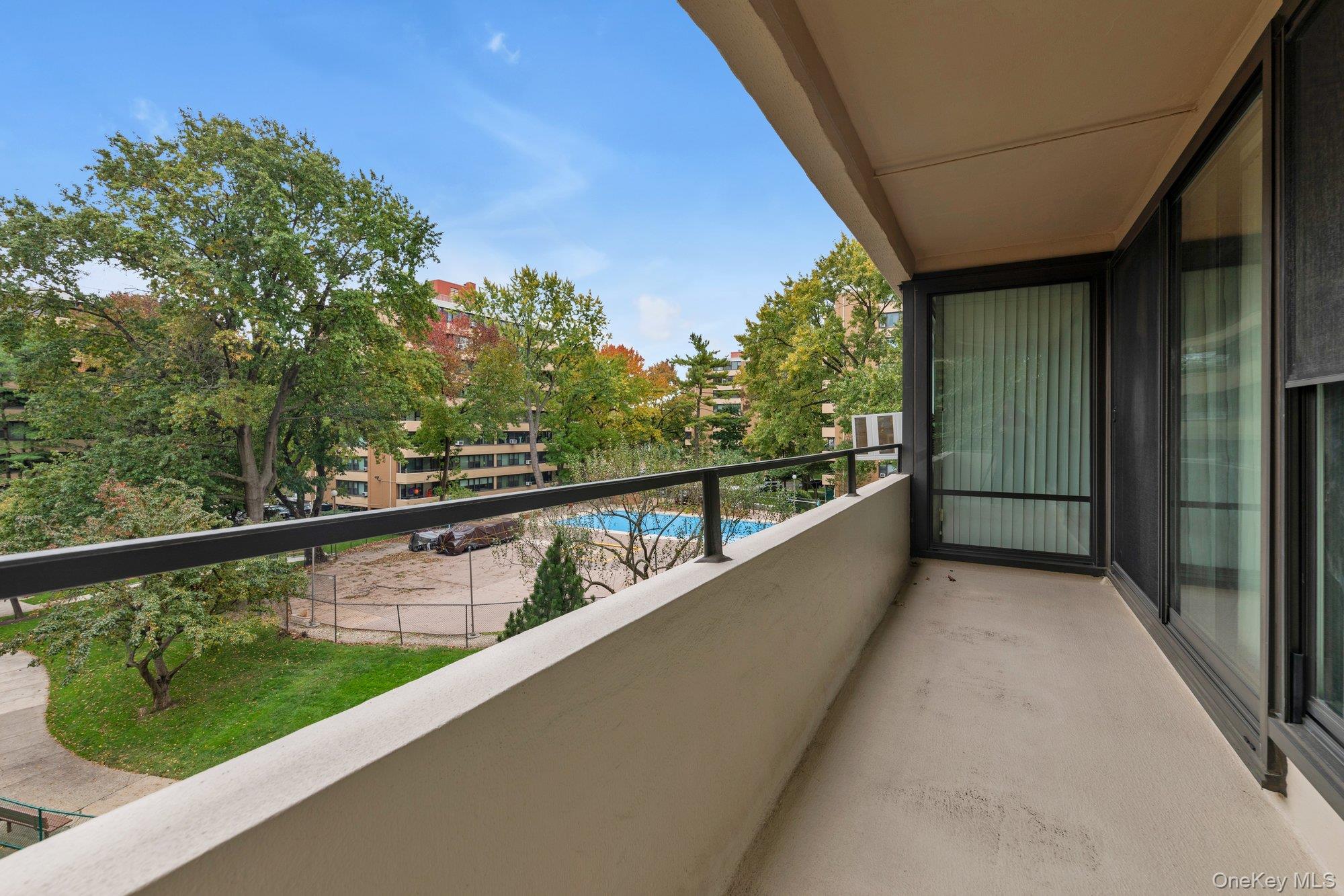 10-01 162 St # 4A, Beechhurst, NY 11357