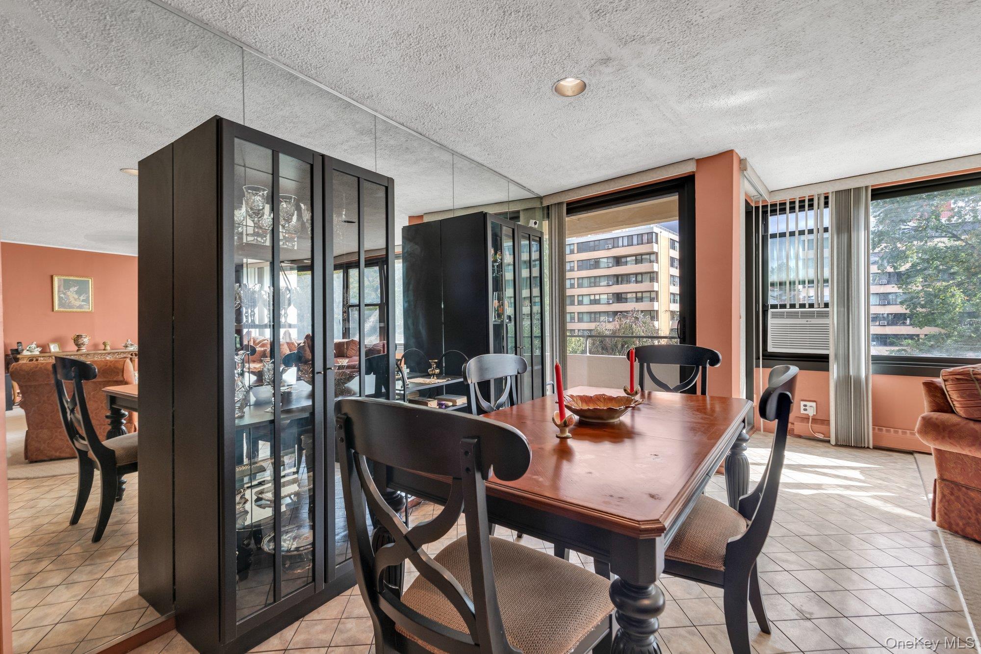 10-01 162 St # 4A, Beechhurst, NY 11357