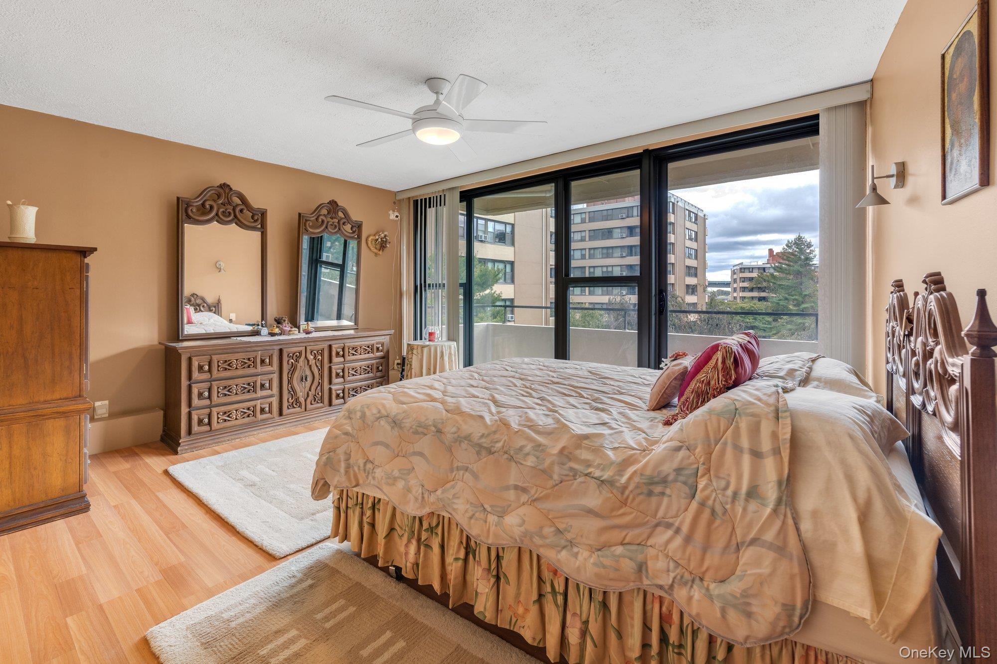 10-01 162 St # 4A, Beechhurst, NY 11357