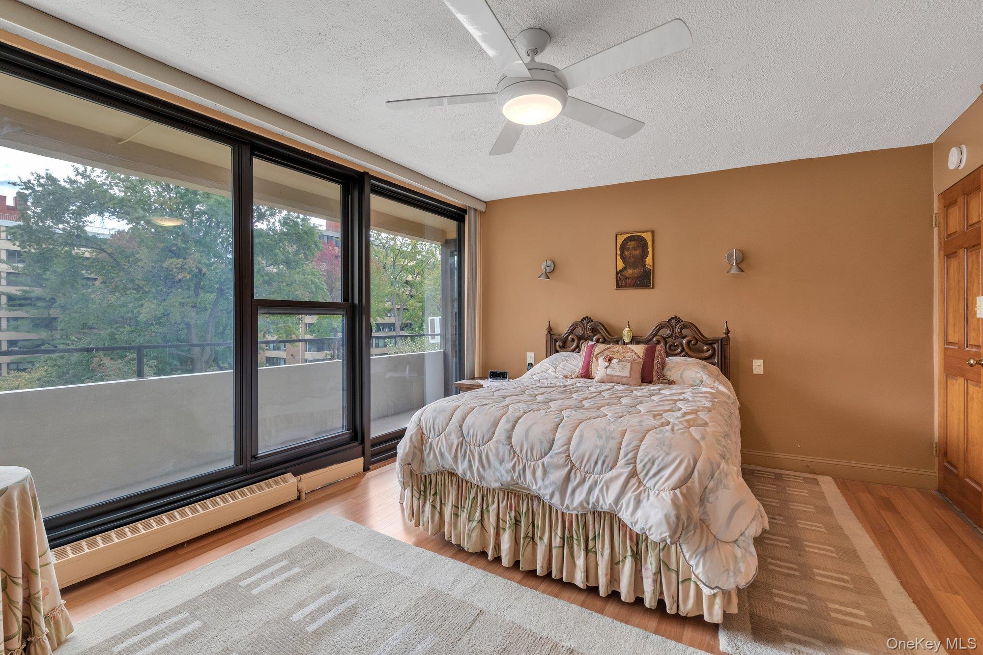 10-01 162 St # 4A, Beechhurst, NY 11357