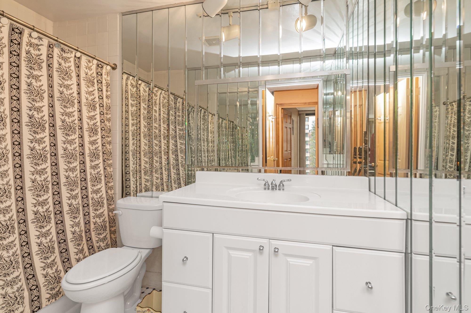 10-01 162 St # 4A, Beechhurst, NY 11357