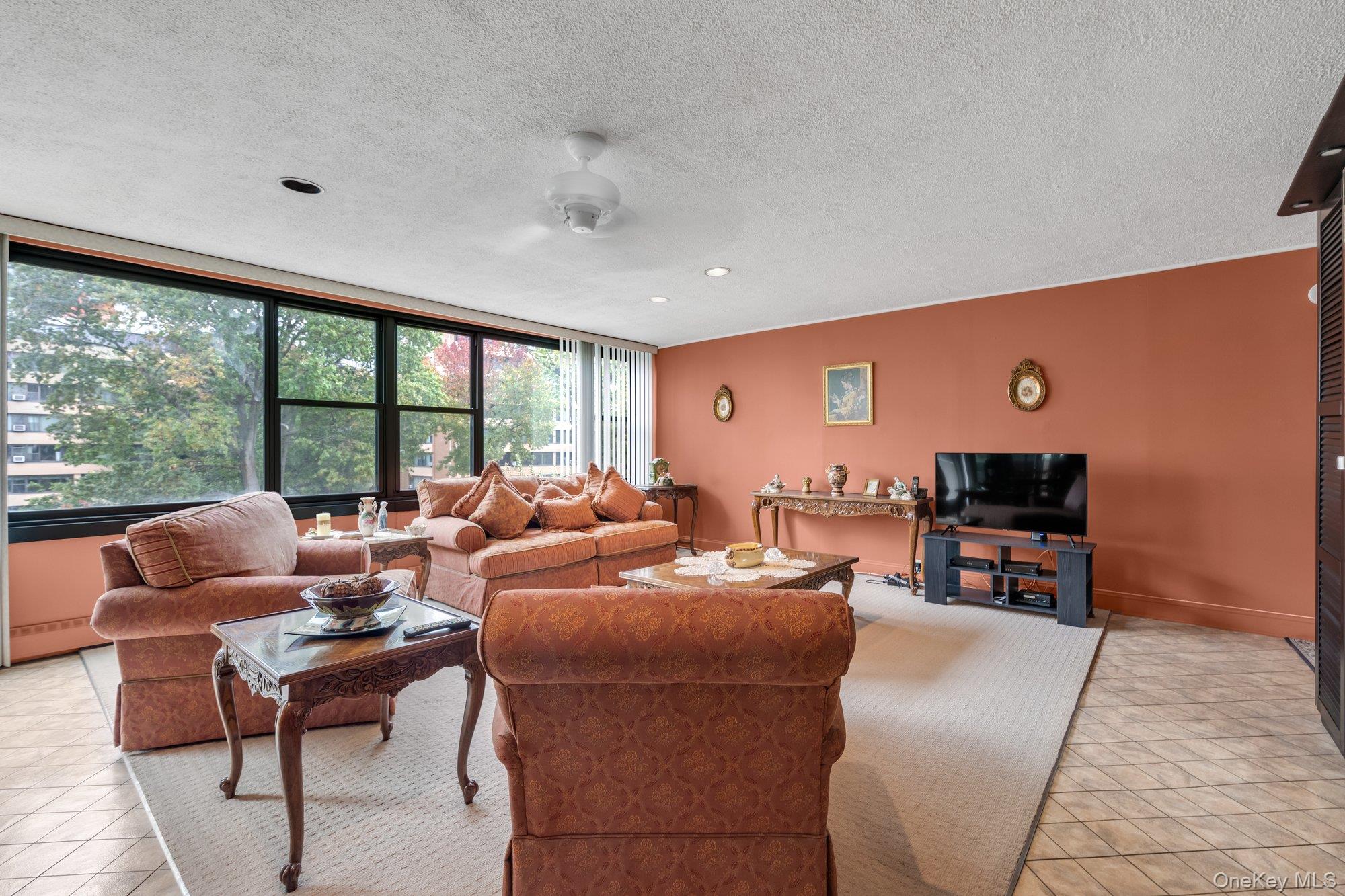 10-01 162 St # 4A, Beechhurst, NY 11357