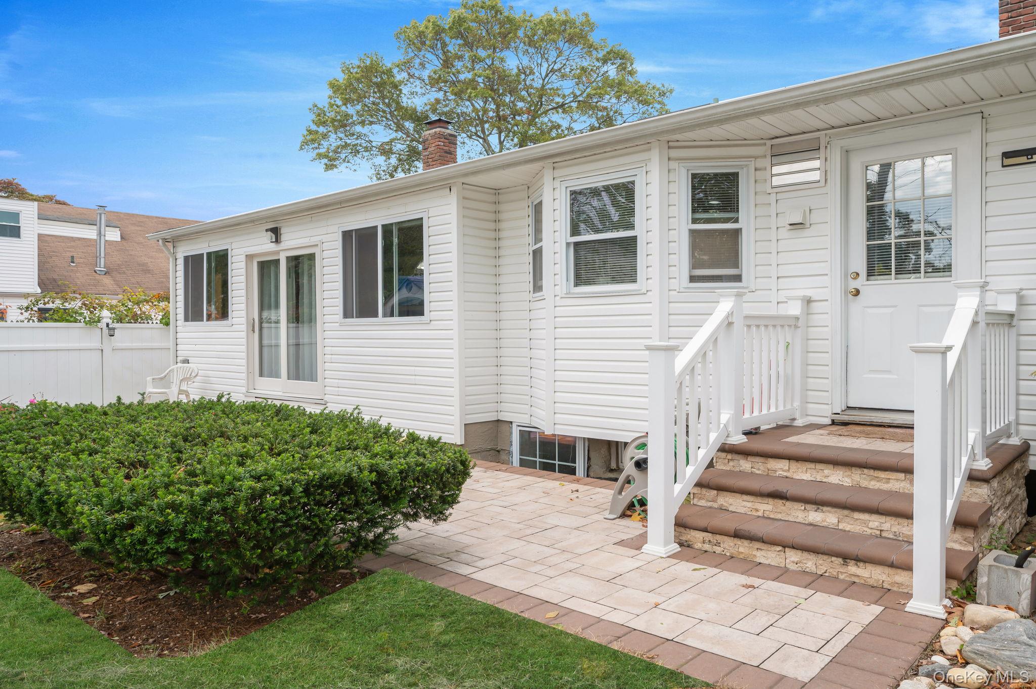 21 Francisco Avenue, Central Islip, NY 11722