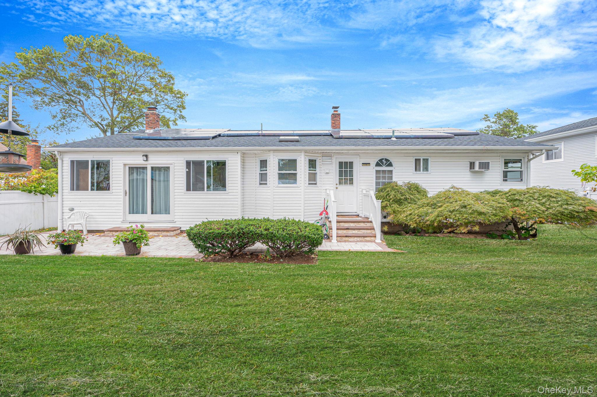 21 Francisco Avenue, Central Islip, NY 11722