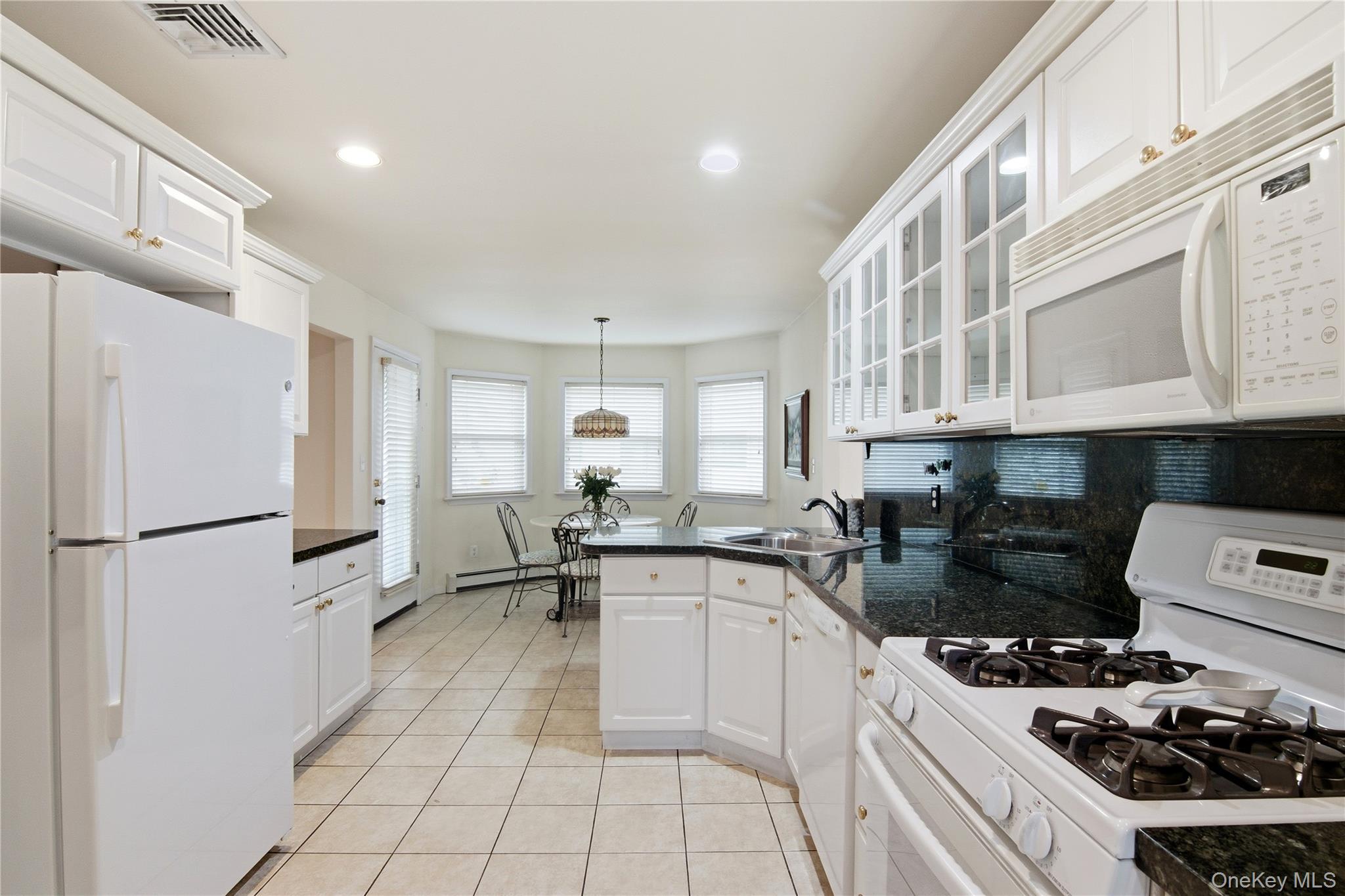 17 Highland Terrace, Manhasset, NY 11030