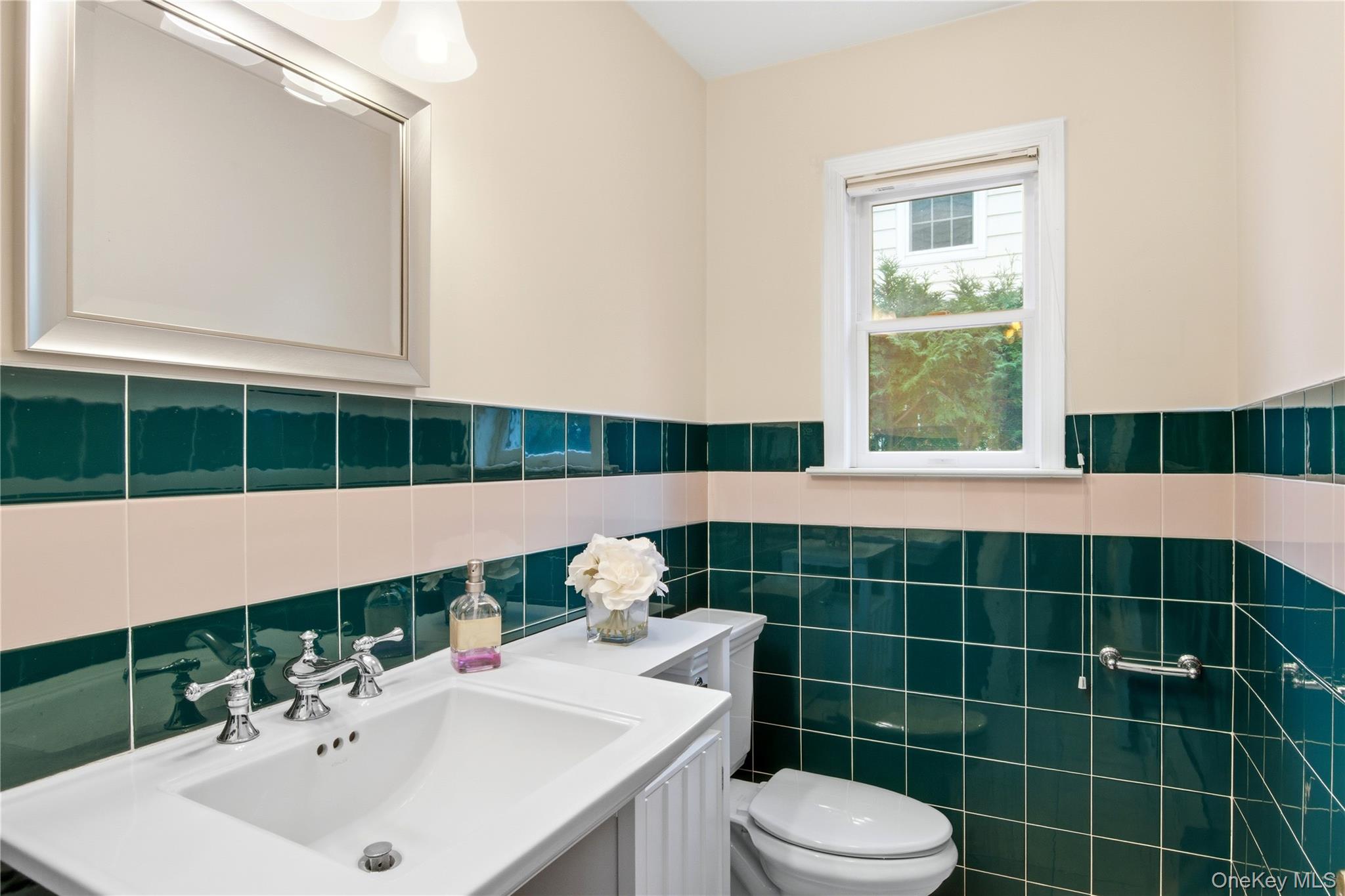 17 Highland Terrace, Manhasset, NY 11030