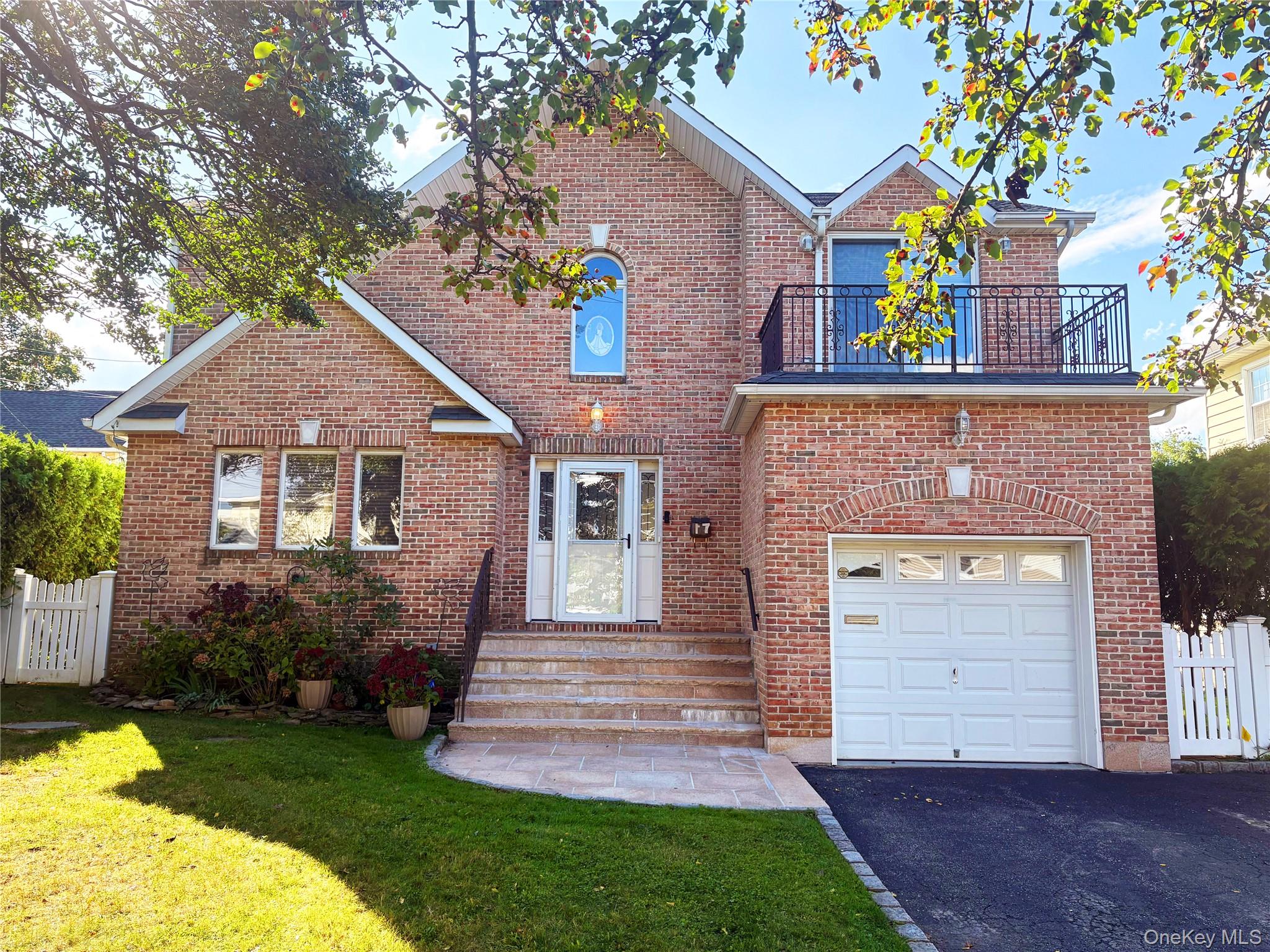 17 Highland Terrace, Manhasset, NY 11030