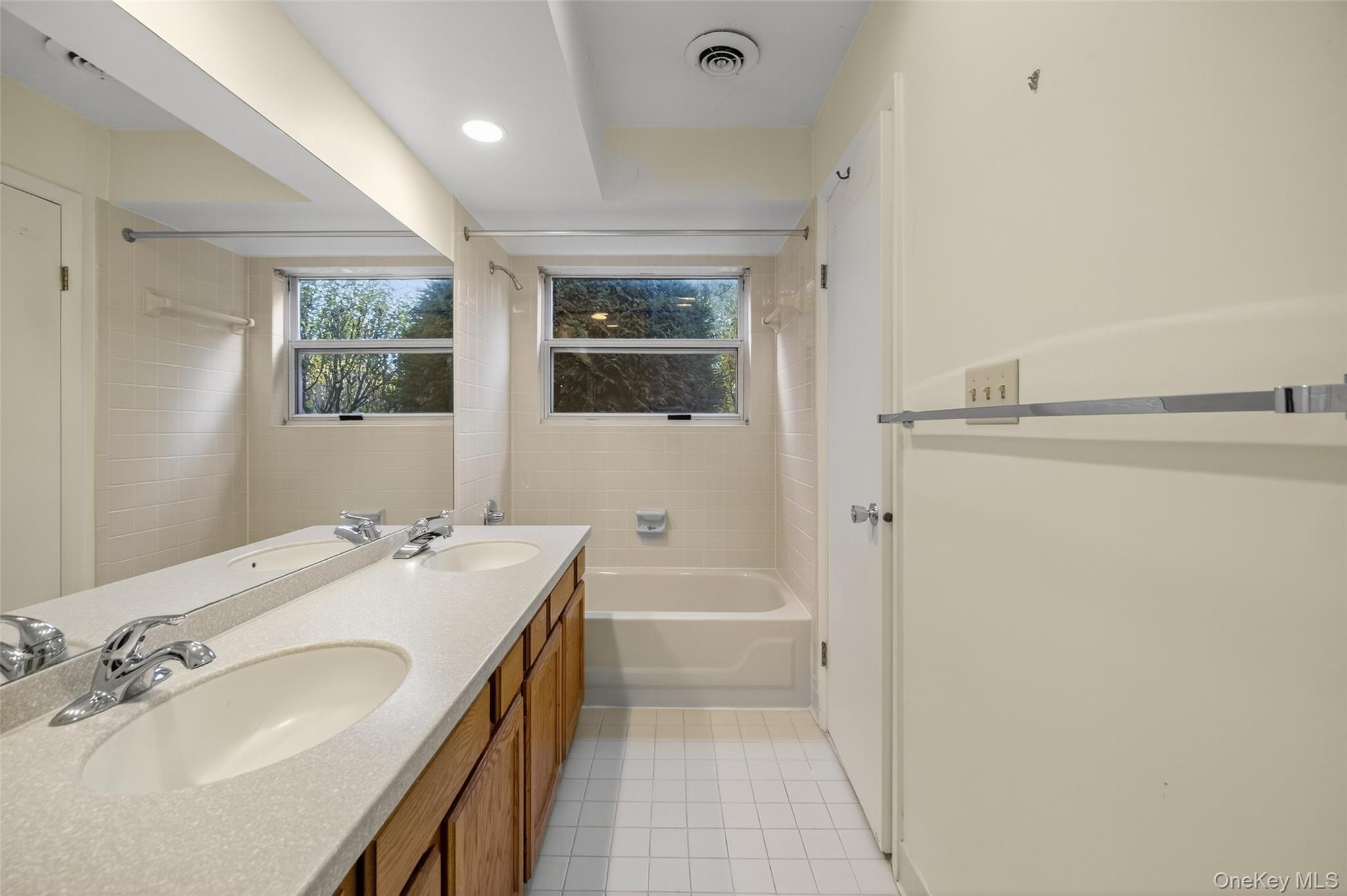 23 Pond Drive E, Rhinebeck, NY 12572