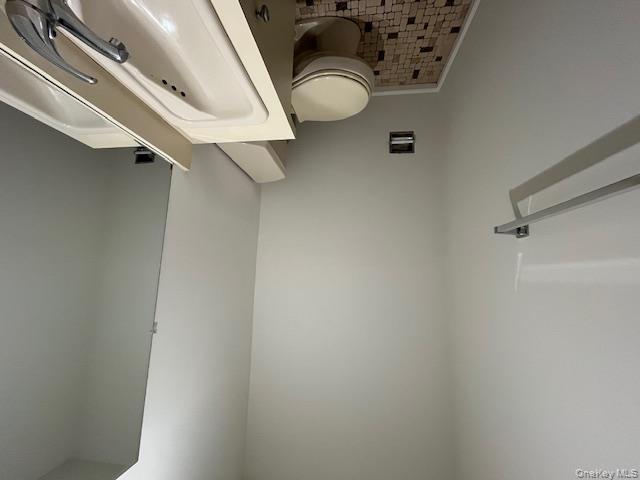 10 Inwood Road # B, Port Washington, NY 11050