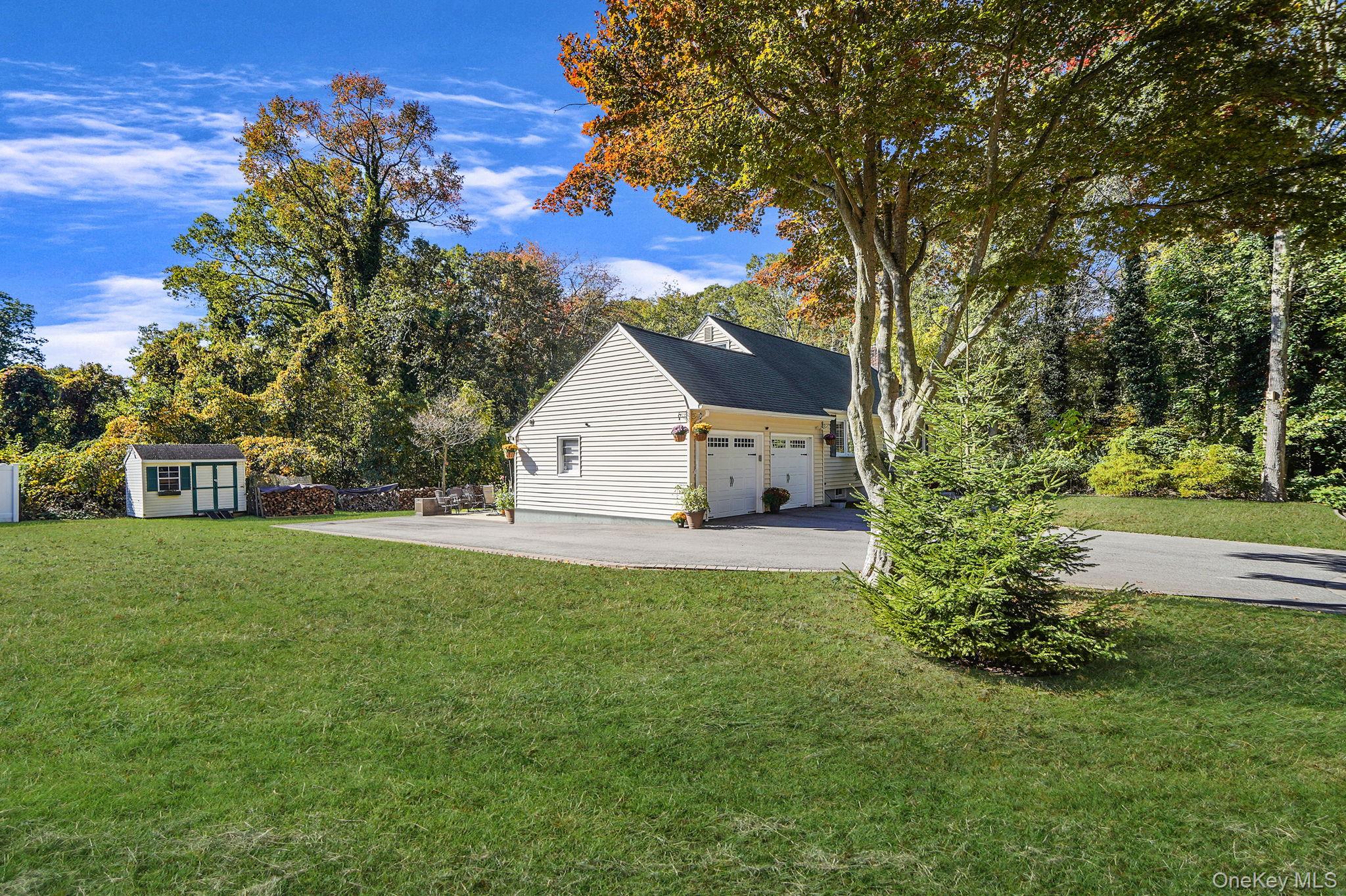 22 5th Avenue, Smithtown, NY 11787