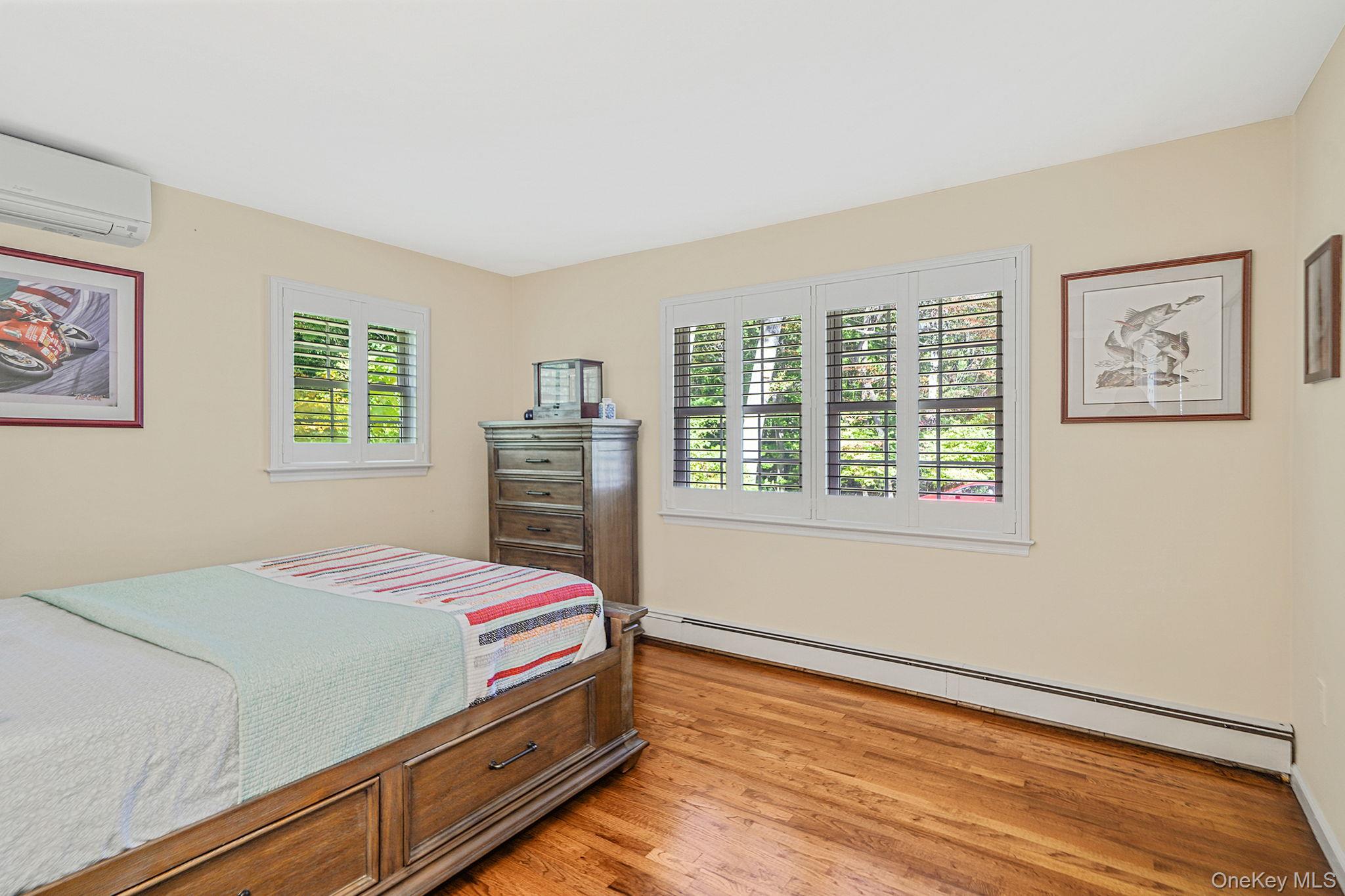 22 5th Avenue, Smithtown, NY 11787