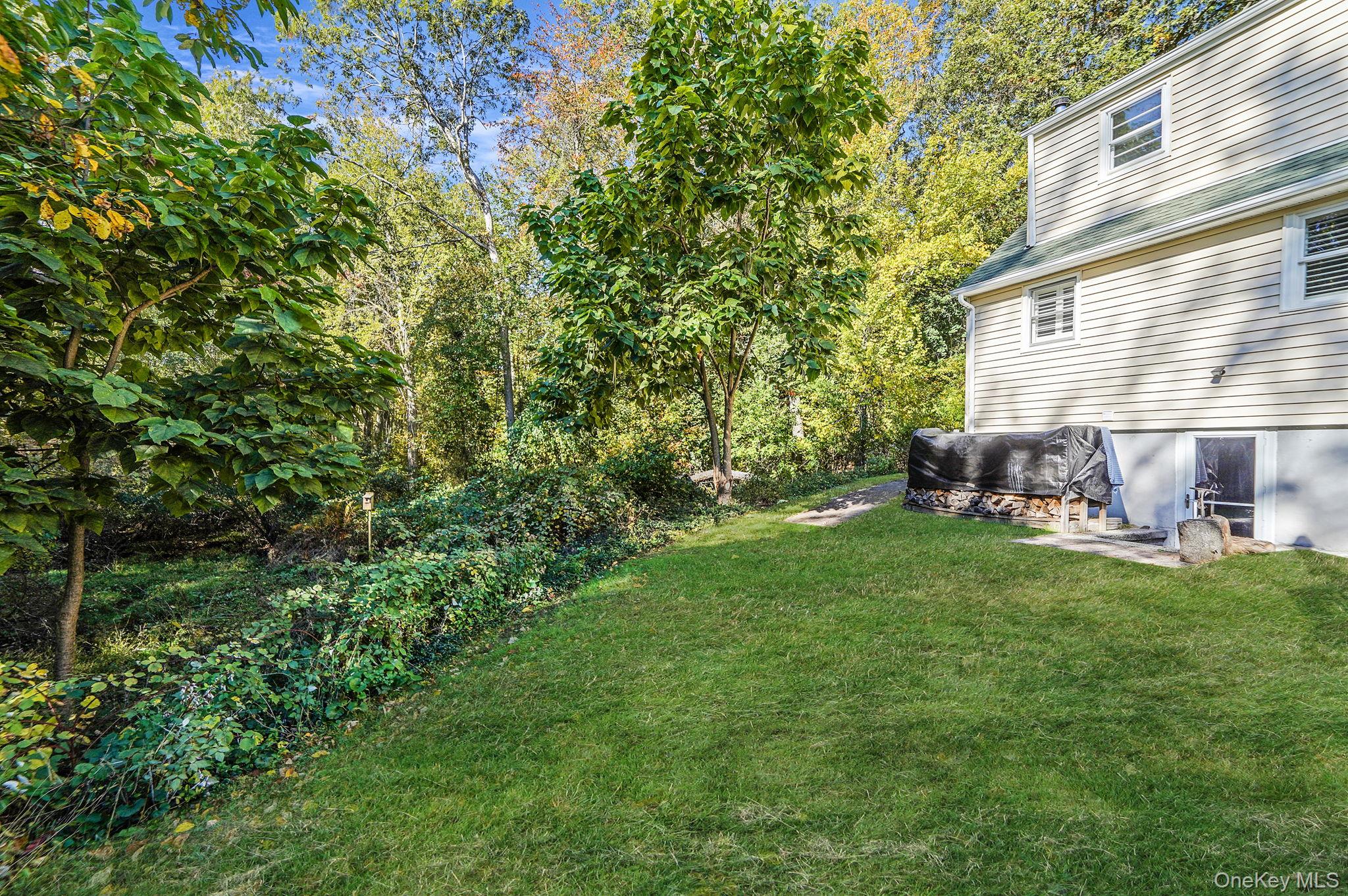 22 5th Avenue, Smithtown, NY 11787