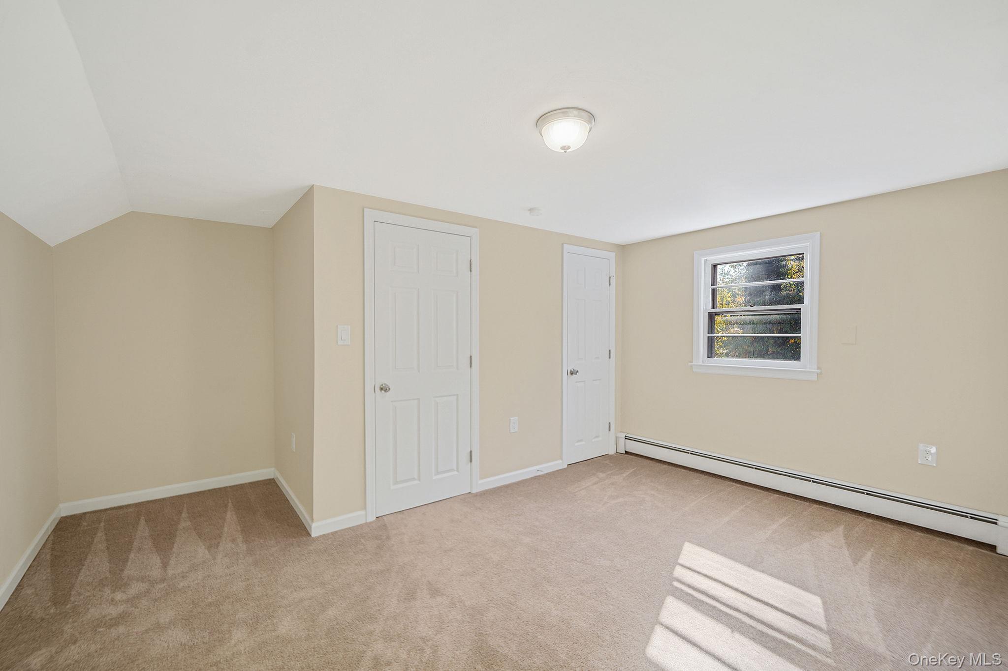 22 5th Avenue, Smithtown, NY 11787