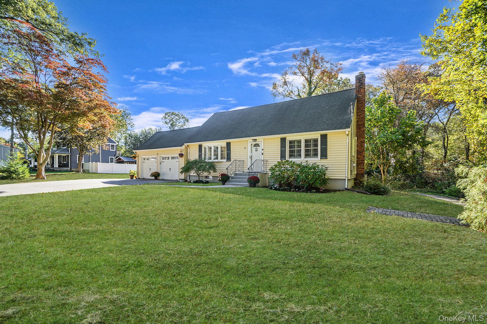 22 5th Avenue, Smithtown, NY 11787