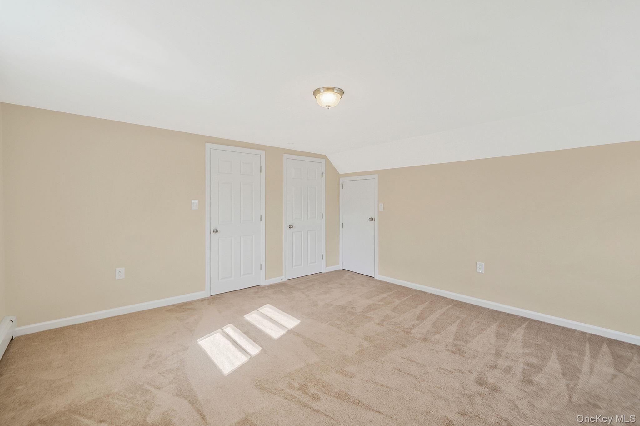 22 5th Avenue, Smithtown, NY 11787