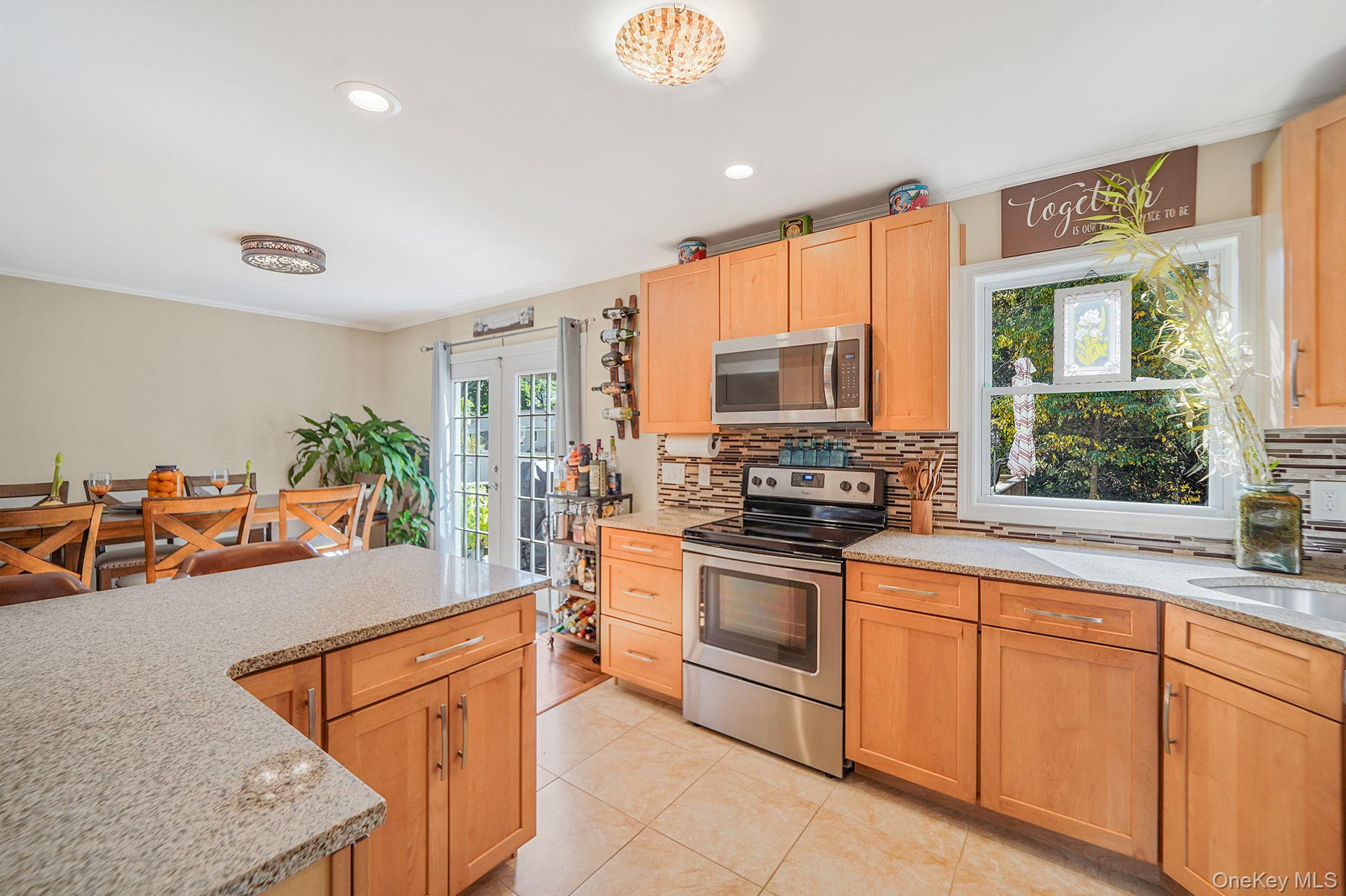 22 5th Avenue, Smithtown, NY 11787